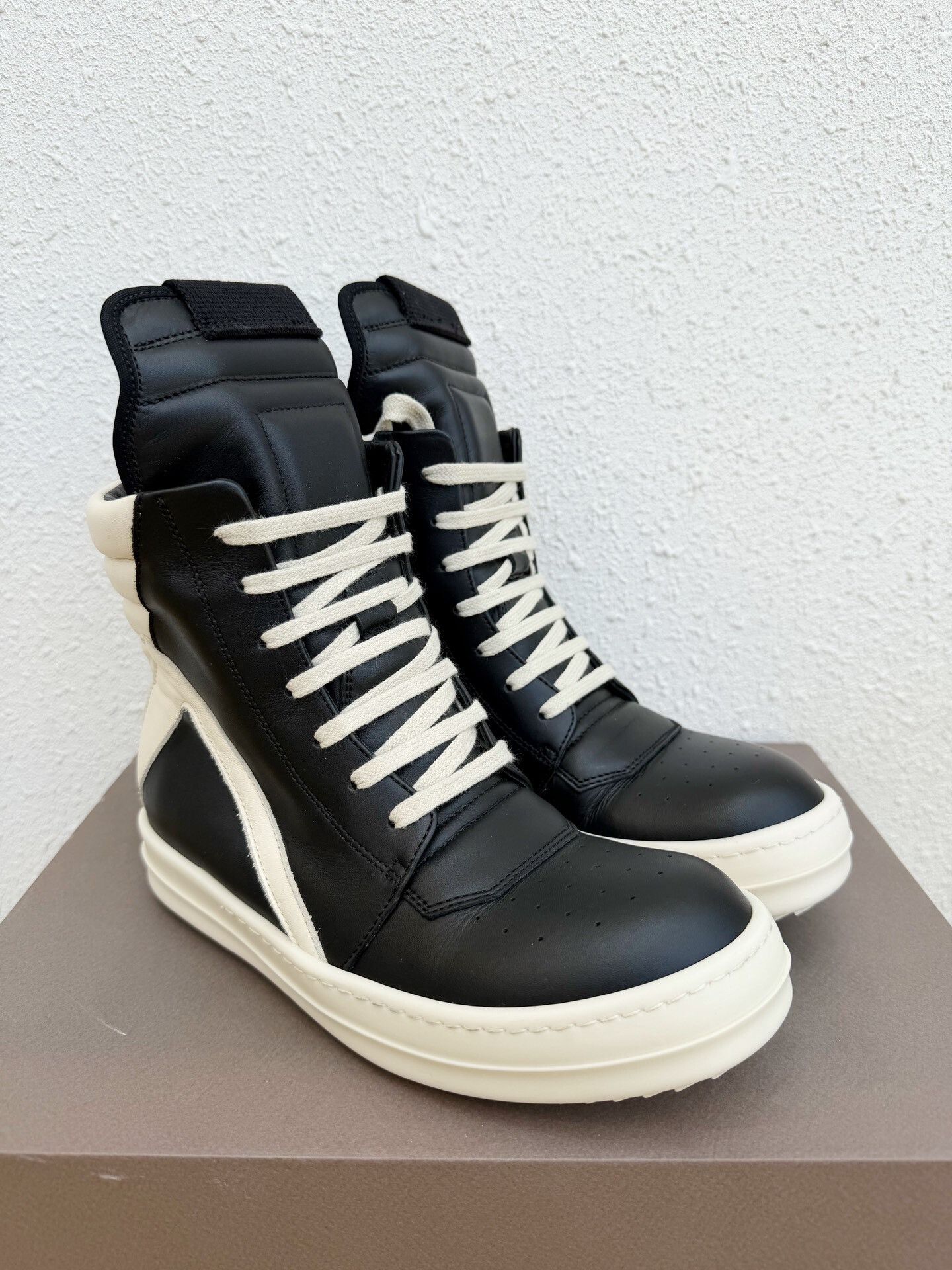 Rick Owens Rick Owens New Black White Leather High-Top Size US 5 / IT 35 - 1 Thumbnail
