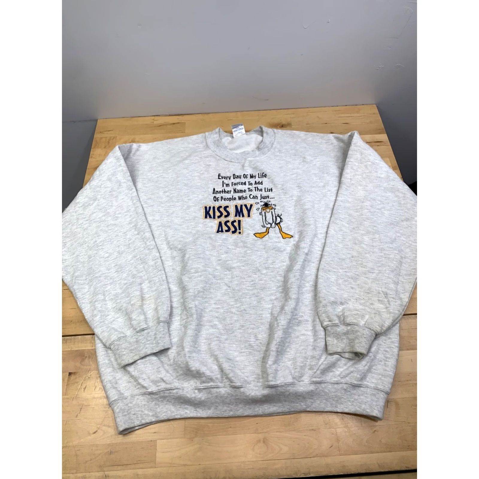 Gildan VINTAGE Kiss My A21709 Sweatshirt Mens XL Gray Pullover Cartoon Funny Y2K 12434 Size US XL / EU 56 / 4 - 3 Thumbnail