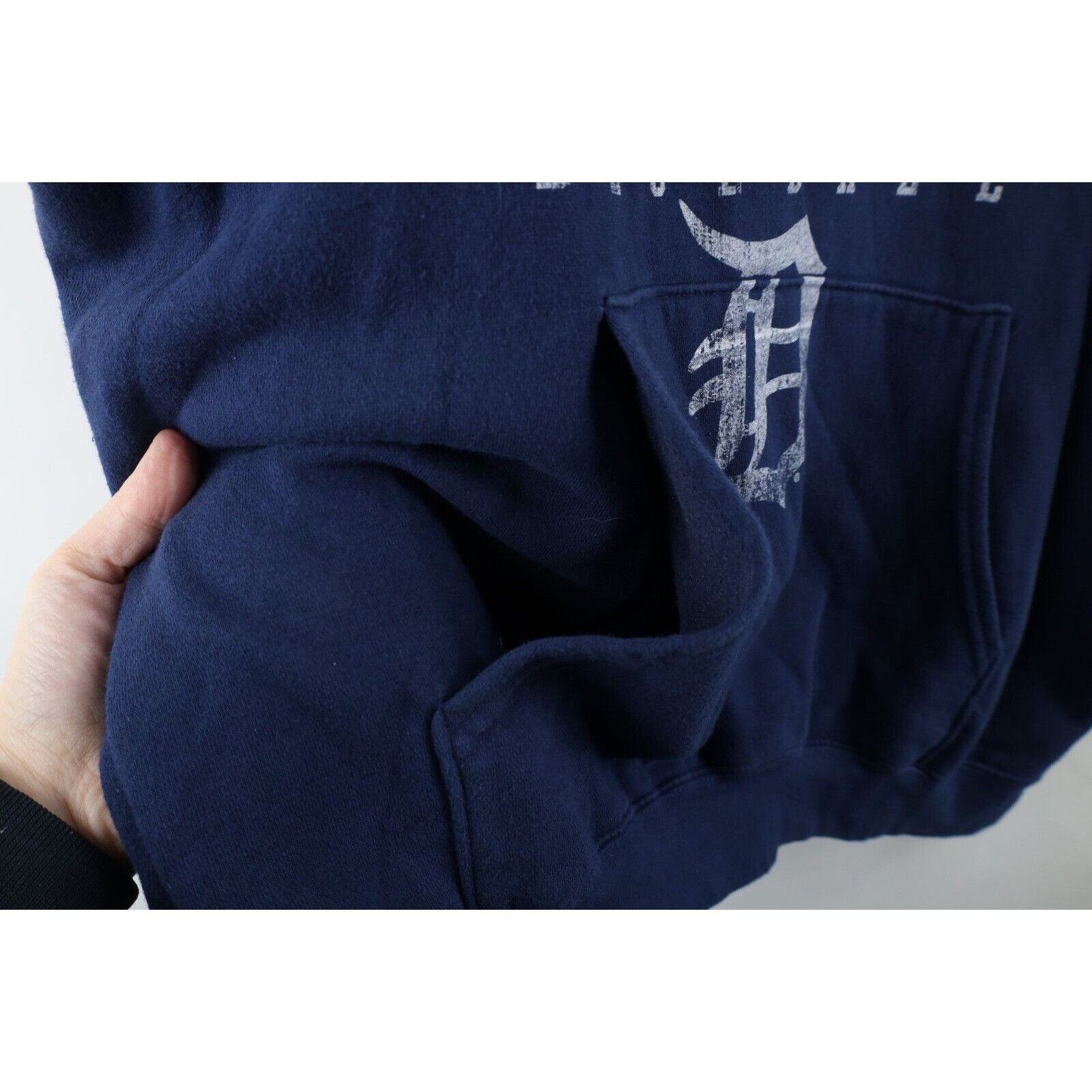 Majestic × Vintage Vintage Majestic Faded Detroit Tigers Baseball Hoodie Size US L / EU 52-54 / 3 - 8 Thumbnail