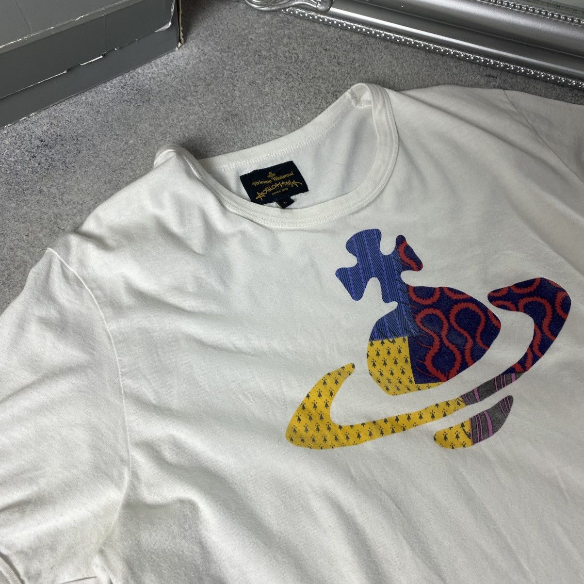 Vivienne Westwood Vivienne Westwood Big Logo White Size US L / EU 52-54 / 3 - 3 Thumbnail