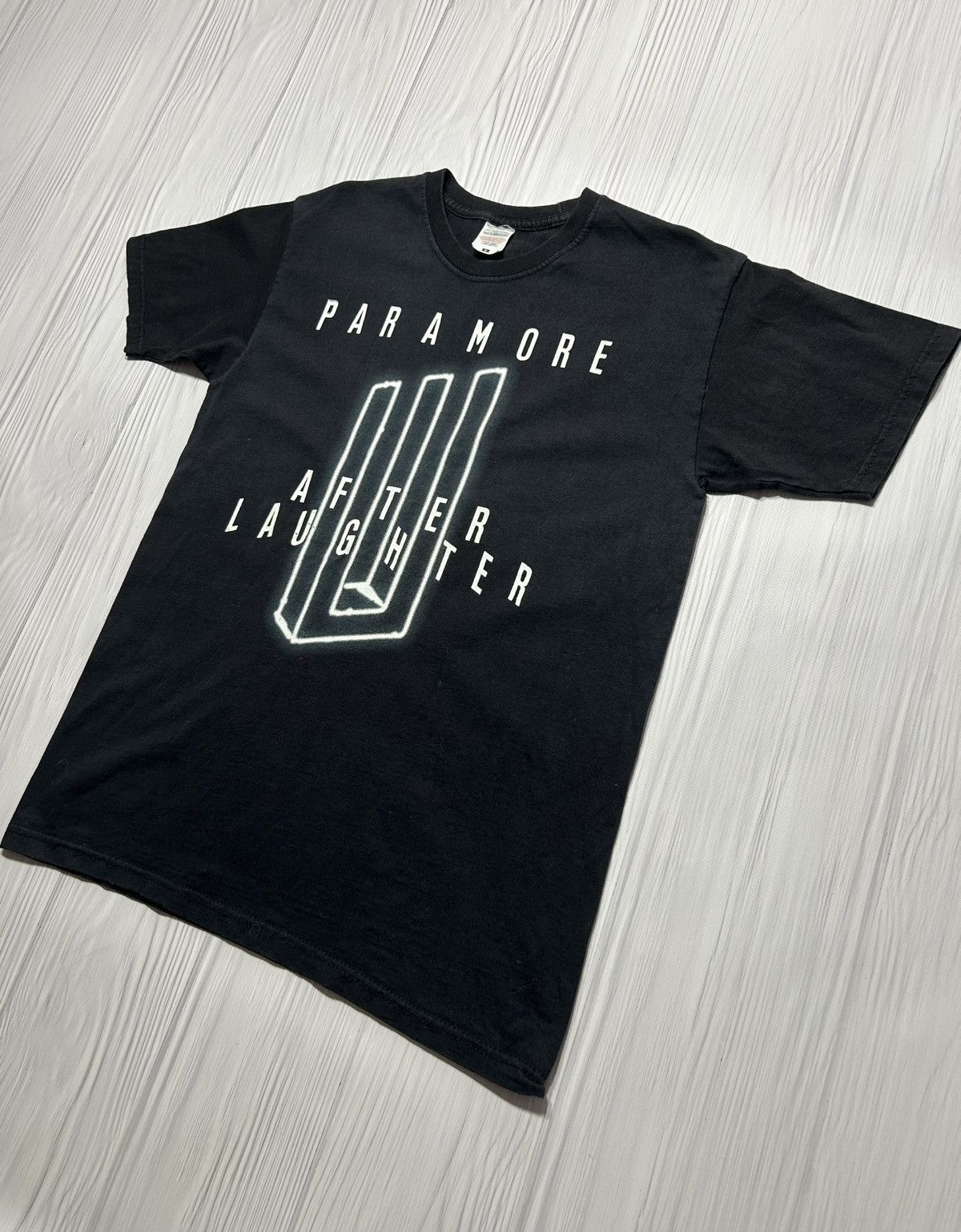 Band Tees Paramore After Laughter Album T-Shirt Size M Size US M / EU 48-50 / 2 - 3 Thumbnail