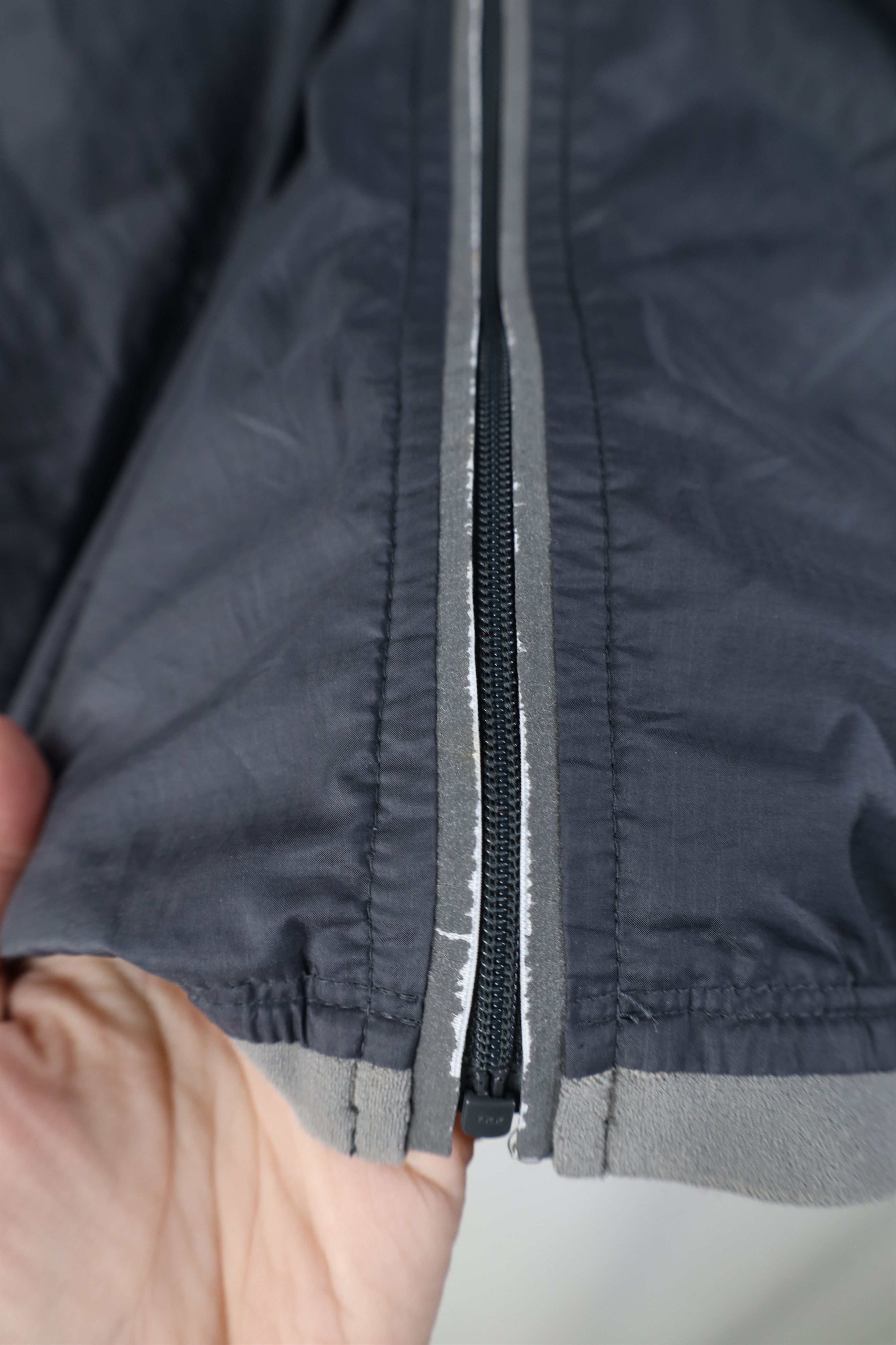 Nike Vintage Nike ACG Swoosh Reflective Lined Windbreaker Jacket Size US M / EU 48-50 / 2 - 8 Thumbnail