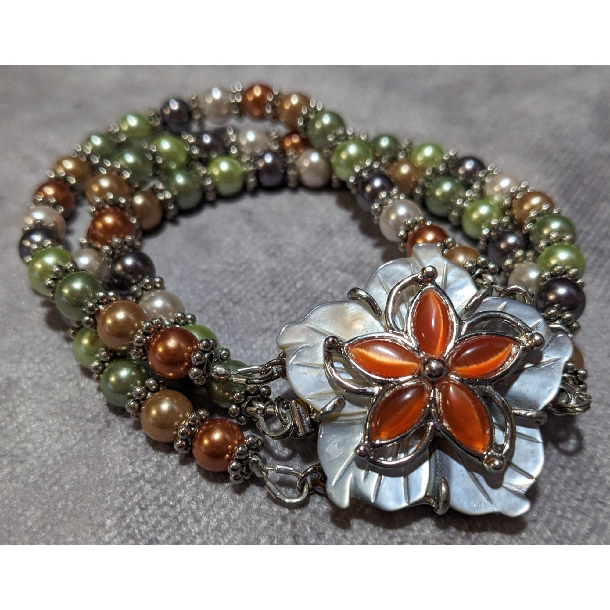 Other Vintage Mother Of Pearl And Pearl Beaded Floral Bracelet Size ONE SIZE - 6 Thumbnail