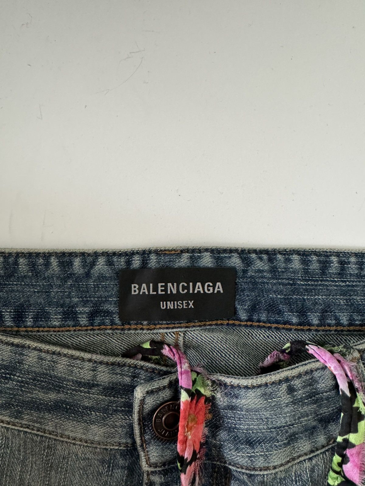 Balenciaga Balenciaga Y2K Wide-Leg Distressed Printed Jeans Size US 34 / EU 50 - 6 Thumbnail