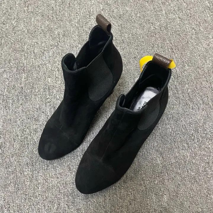 Louis Vuitton Louis Vuitton Black Suede Heeled Ankle Boots 0079 Size US 5 / IT 35 - 1 Thumbnail