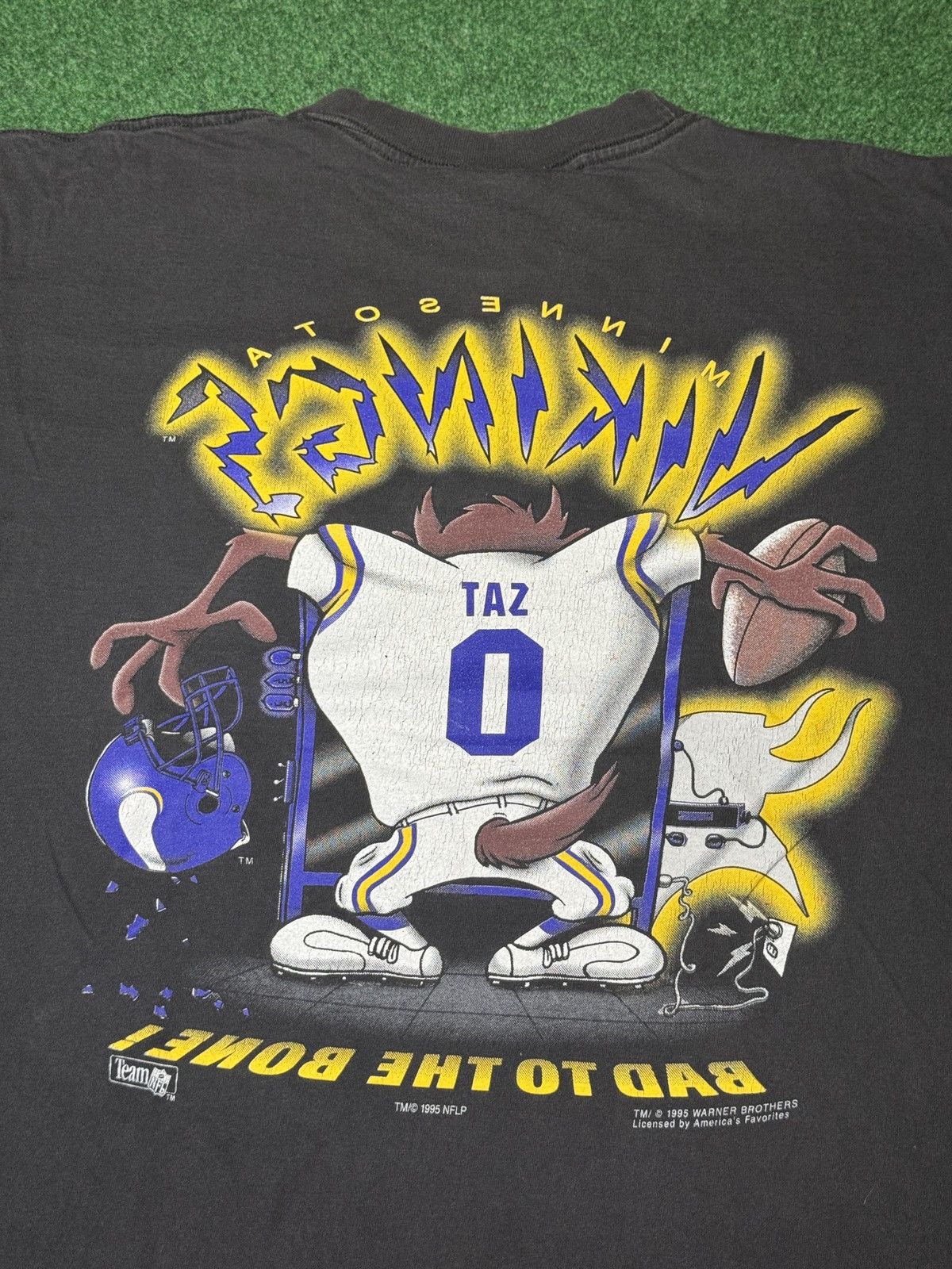 Vintage Vtg 90s Minnesota Vikings Bad To The Bone RARE Taz T Shirt Size US L / EU 52-54 / 3 - 4 Thumbnail