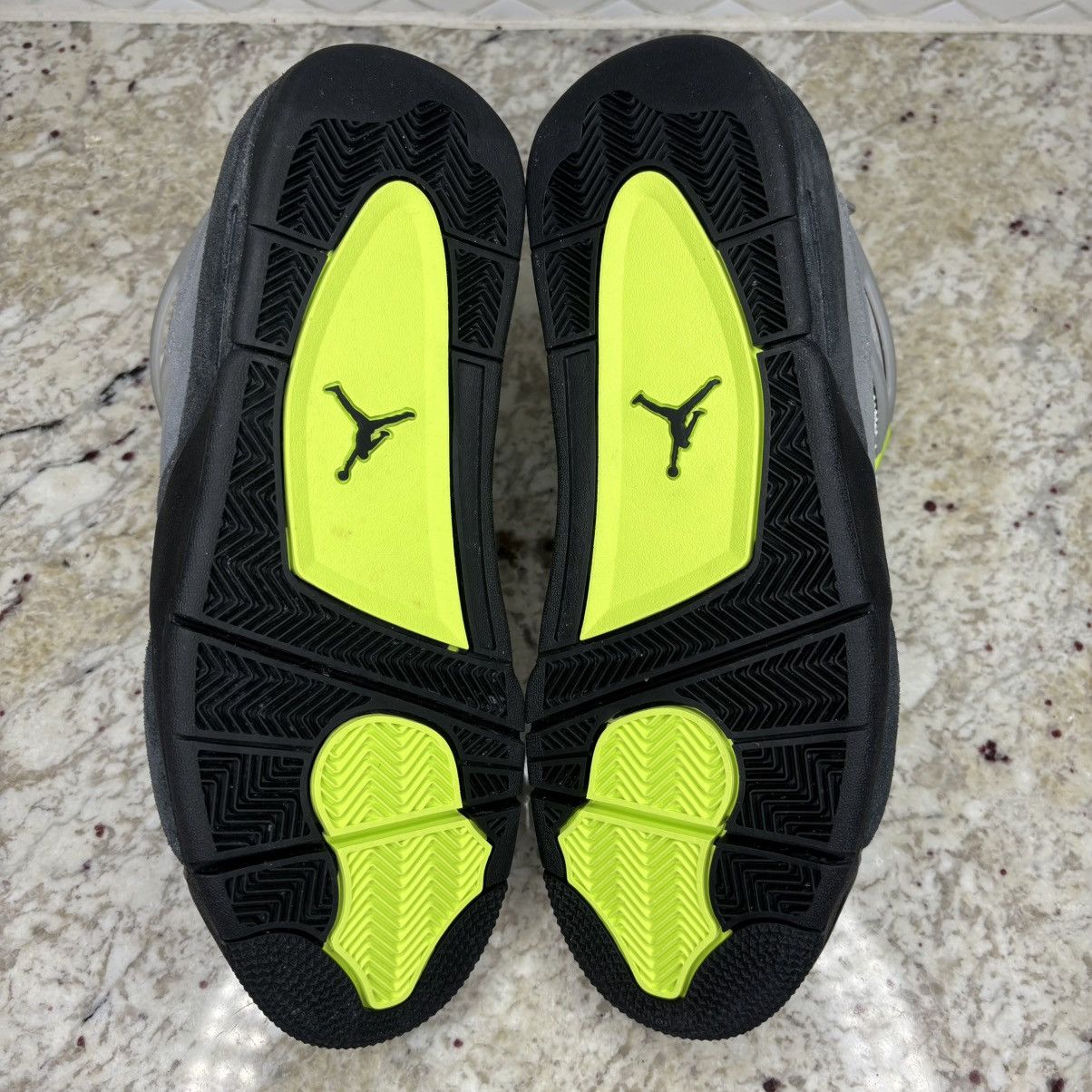 Jordan Brand Size 11 - Jordan 4 Retro SE Mid Neon 95 NEW WITH DEFECTS Size US 11 / EU 44 - 16 Thumbnail