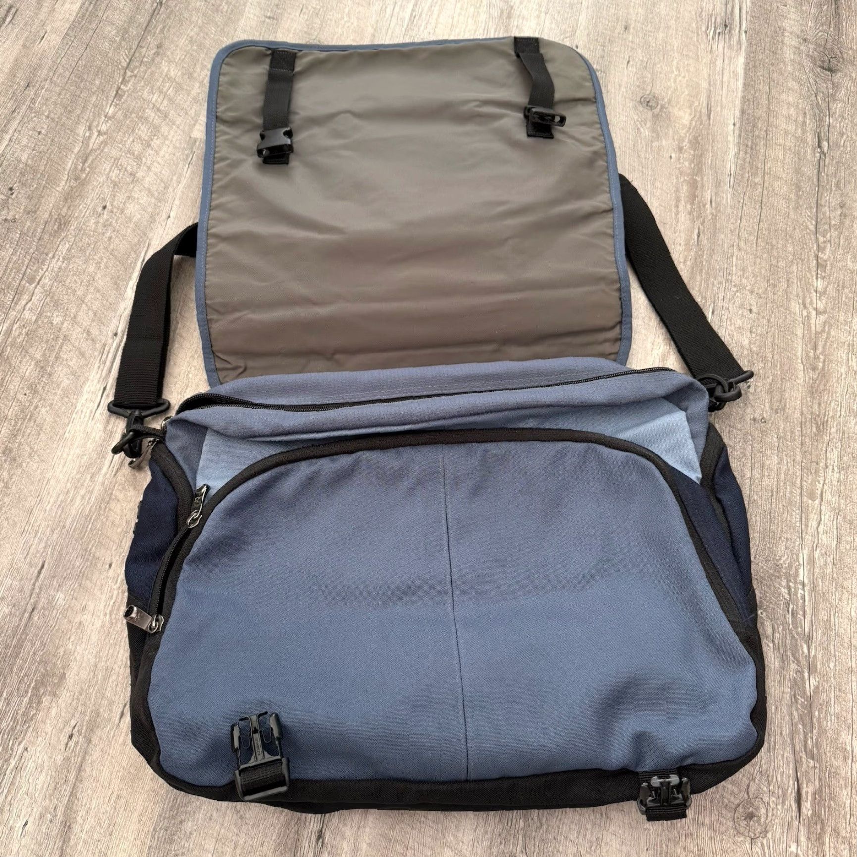 Jansport Jansport Messenger Bag Colorblock Nylon Polyester Laptop Sleeve Zip Crossbody Strap Large Multicolor Men City College Travel Casual Business Mens Bags Size ONE SIZE - 3 Thumbnail