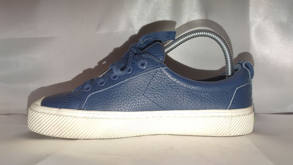 Carven Cariuma OCA Pebbled Leather Sneaker in Marine Blue Size 8 Size US 8 / IT 38 - 2 Thumbnail