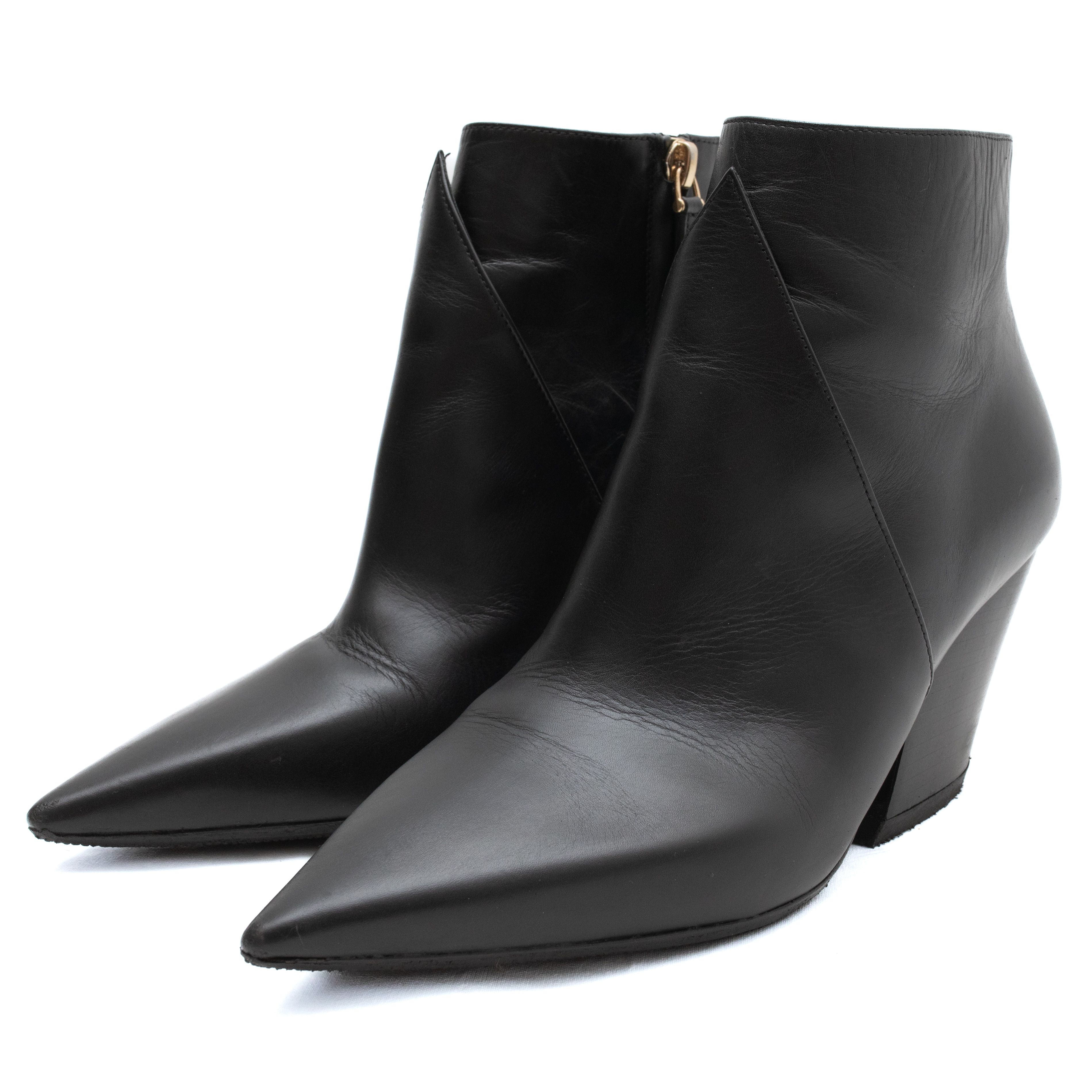 Burberry BURBERRY LONDON Ashlington Pointed Zip-Up Booties Size US 6.5 / IT 36.5 - 1 Thumbnail