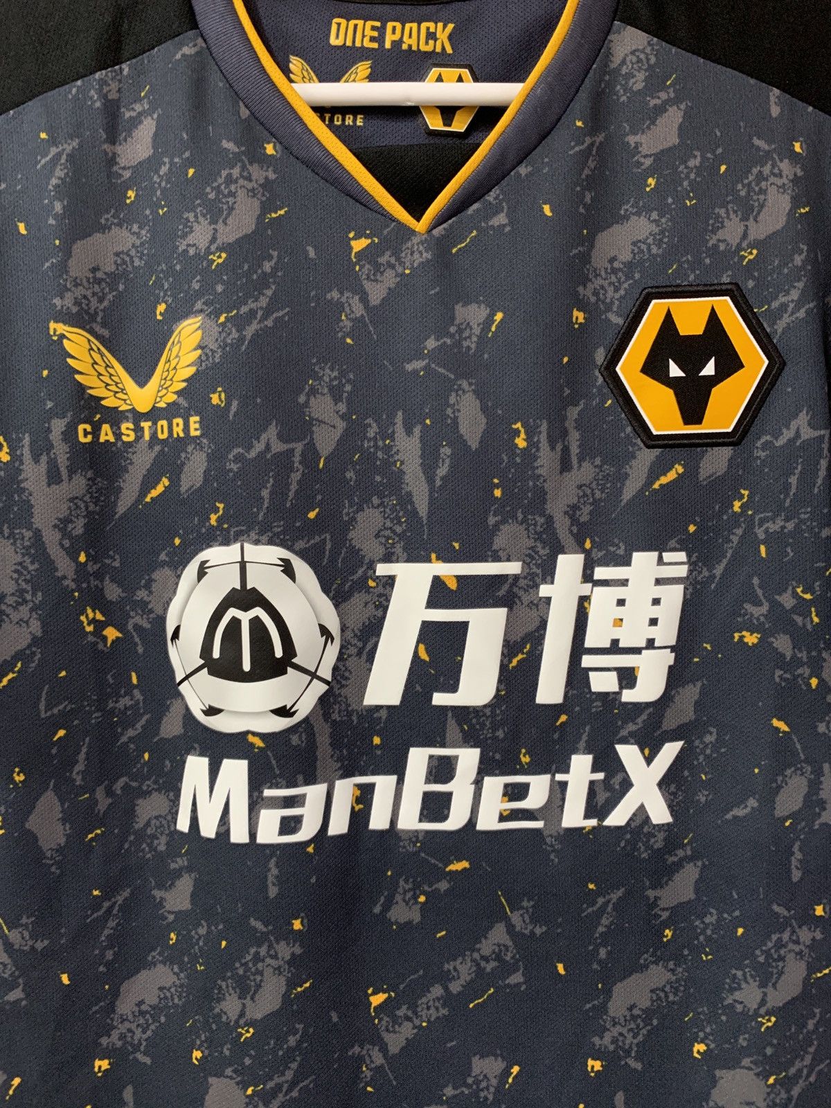 Other Wolverhampton 2021 Away Football Shirt Castore Soccer Jersey Size US M / EU 48-50 / 2 - 6 Thumbnail