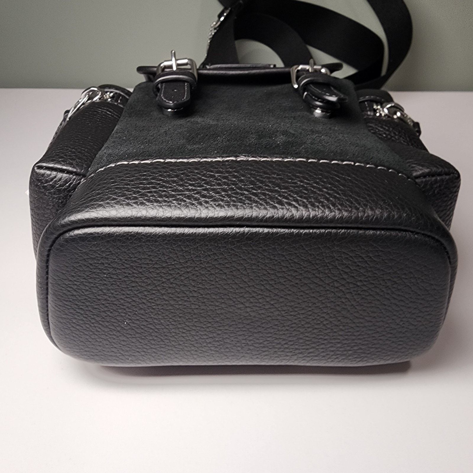 Coach NWT Coach CCE79 Sprint Sling Pack Silver Black Suede Size ONE SIZE - 8 Thumbnail