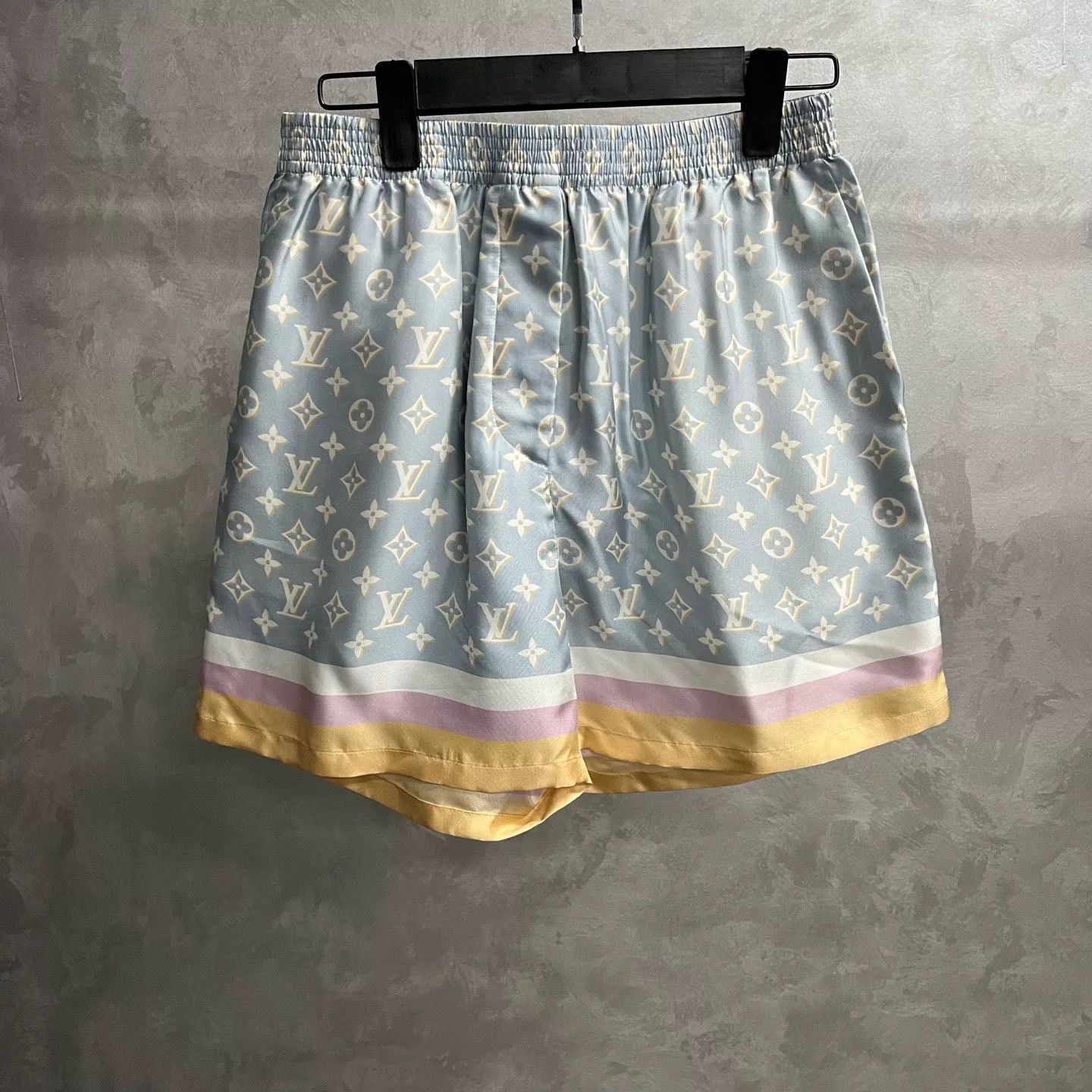 Louis Vuitton Louis Vuitton Blue Logo Stripe Casual Shorts Size US 34 / EU 50 - 1 Thumbnail