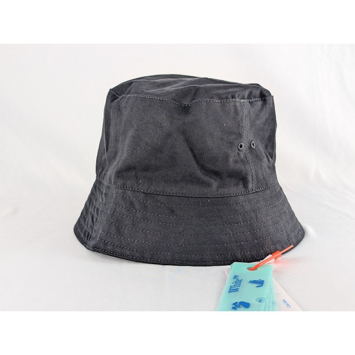 Off-White o1rshd1 Size : OS / Helvetica Bucket Hat in Black / White Size ONE SIZE - 4 Thumbnail