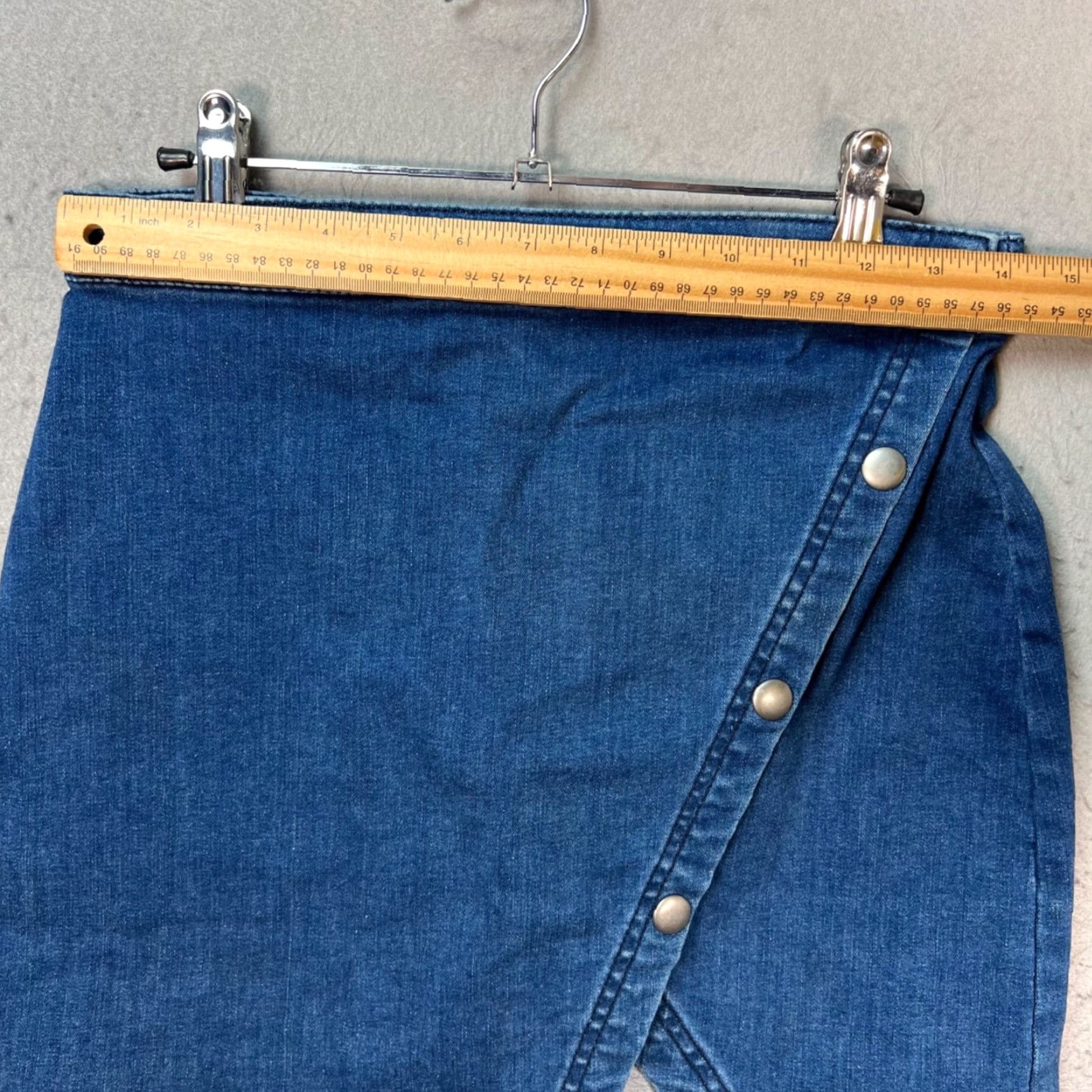 Vintage We The Free Womens Size 6 Blue Denim Wrap Skirt Button Detail Mini Short Casual Summer Spring Skirt Womens 6 Denim Button We The Free Size 28" / US 6 / IT 42 - 6 Thumbnail