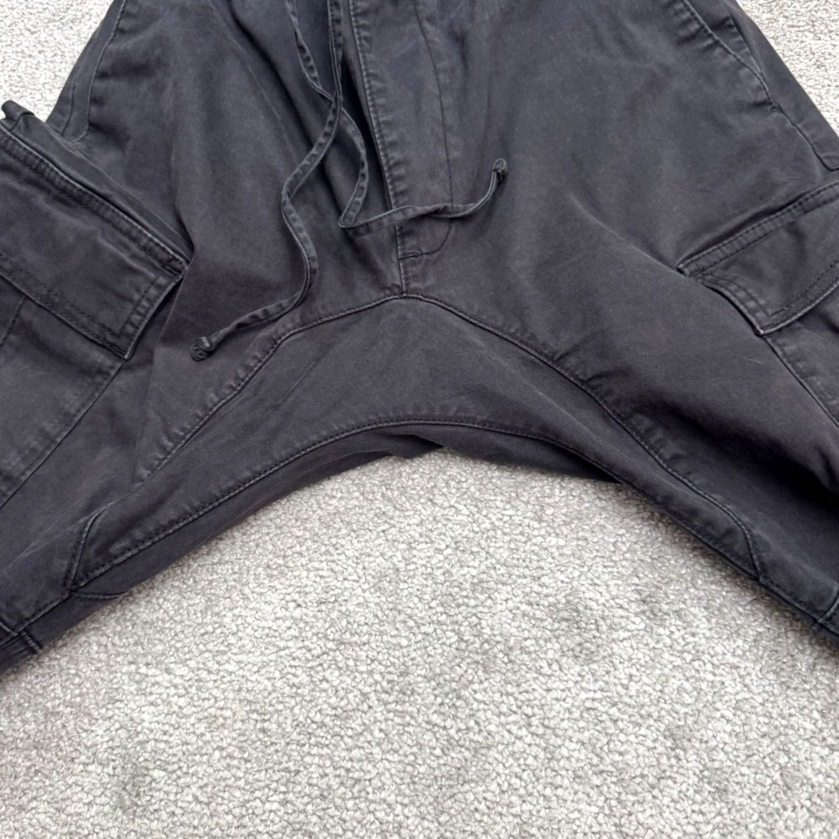 Wrangler Wrangler Cargo Jogger Pants Mens Medium Black Twill Elastic Waist Gusset Crotch Pockets Logo Style: Cargo Size US 36 / EU 52 - 7 Thumbnail