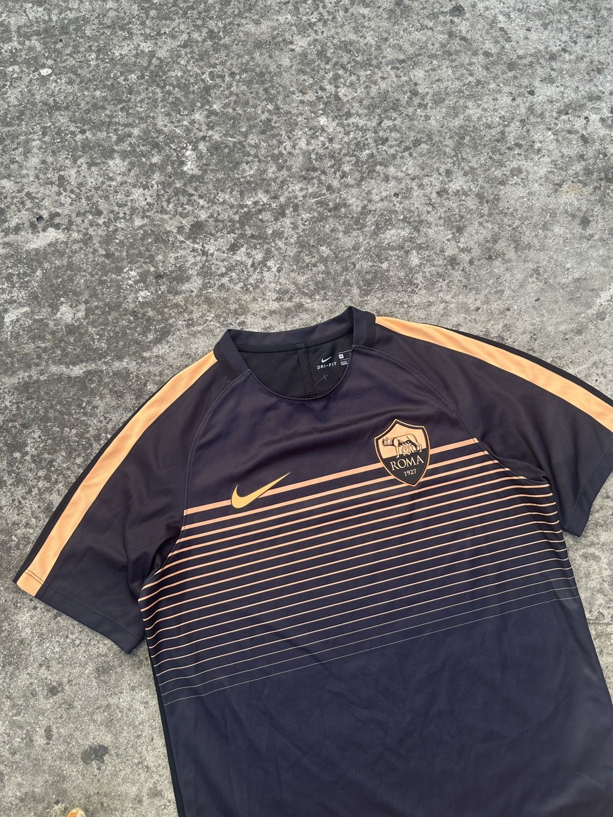 Nike Nike Roma soccer jersey Streetwear football rare vintage VTg Size US M / EU 48-50 / 2 - 2 Thumbnail