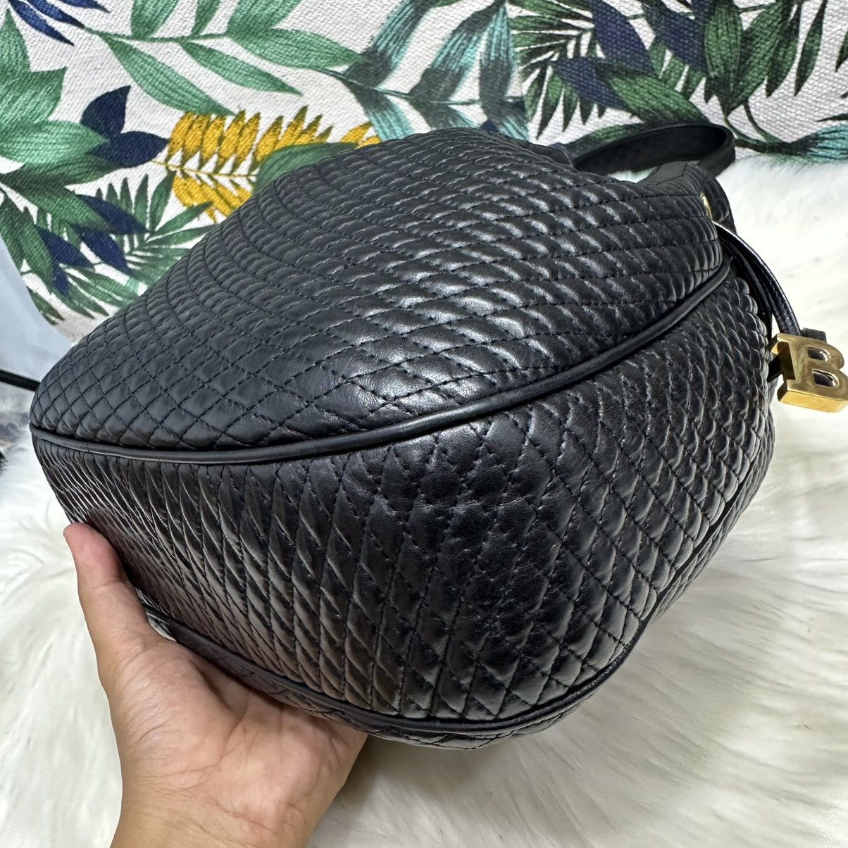 Bally Authentic BALLY Vtg. Bucket Drawstring Lambskin Shoulder Bag Size ONE SIZE - 7 Thumbnail