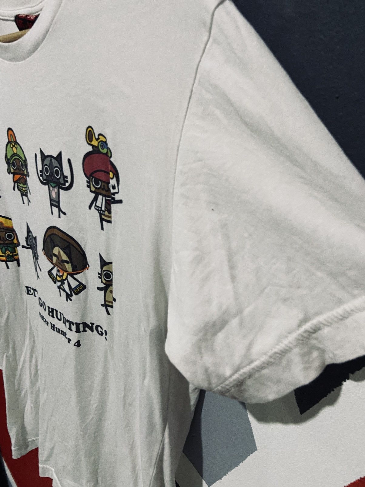 Anime MONSTER HUNTER X UNIQLO RARE Size US M / EU 48-50 / 2 - 3 Thumbnail