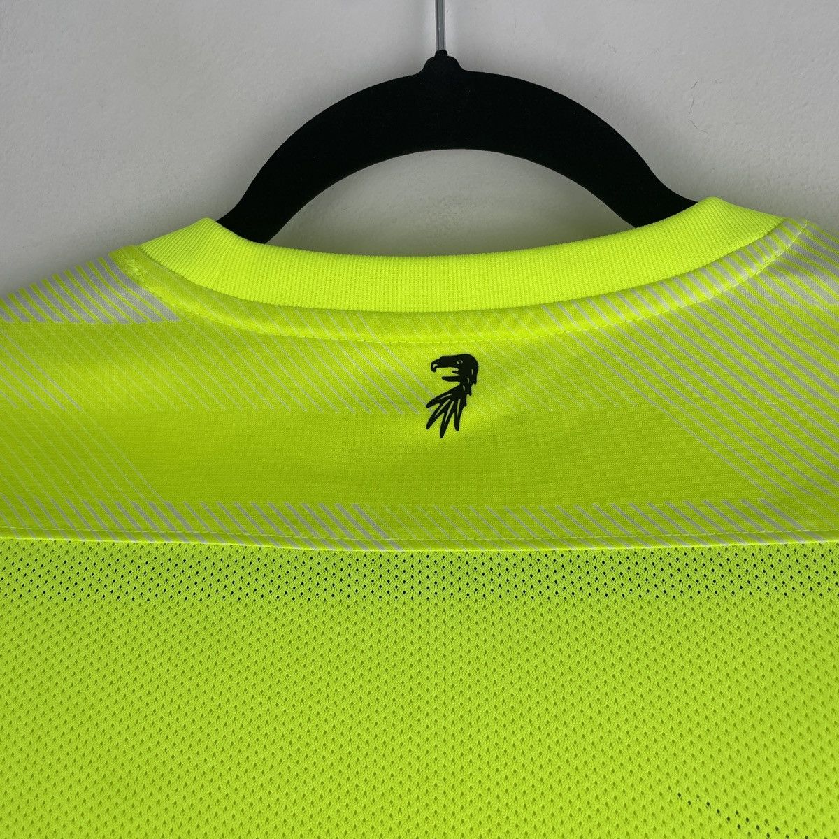 Nike SC Freiburg Goalkeeper Jersey Nike Shirt Neon GK 2021/2022 Size US L / EU 52-54 / 3 - 8 Thumbnail