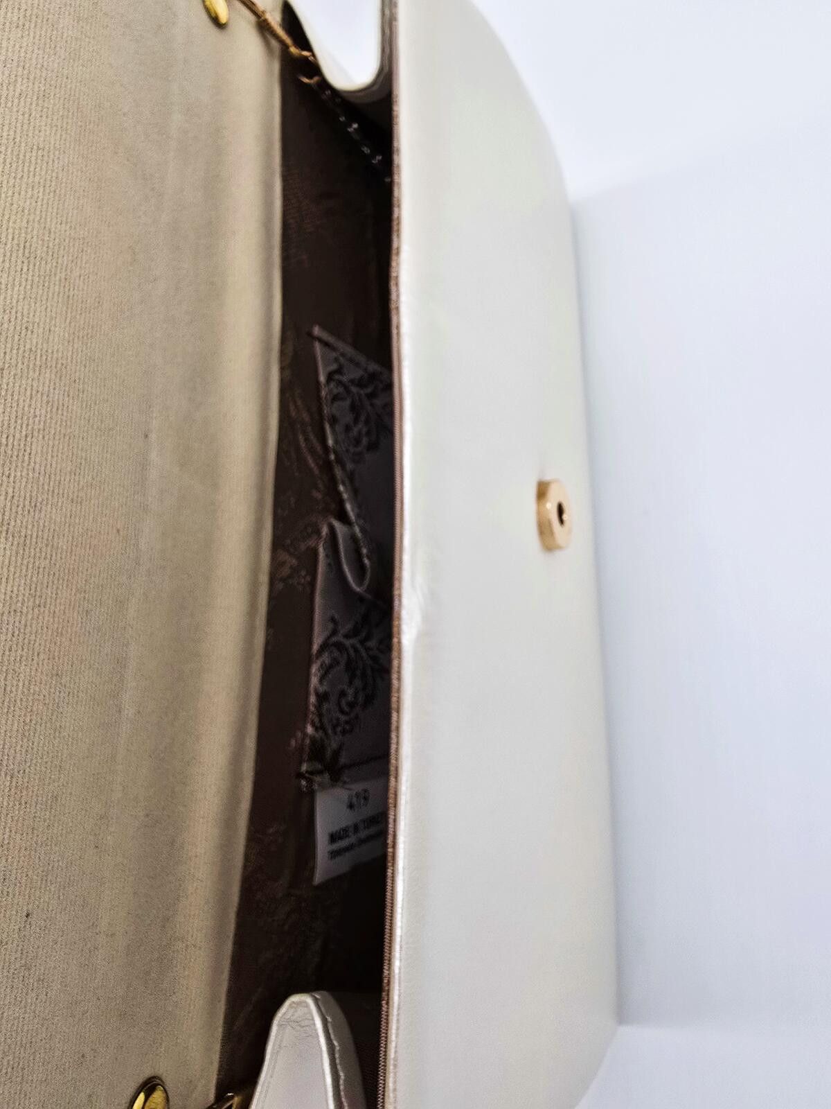 Unknown London Elegant Cream Clutch Purse with Gold Chain and Accent Size ONE SIZE - 7 Thumbnail