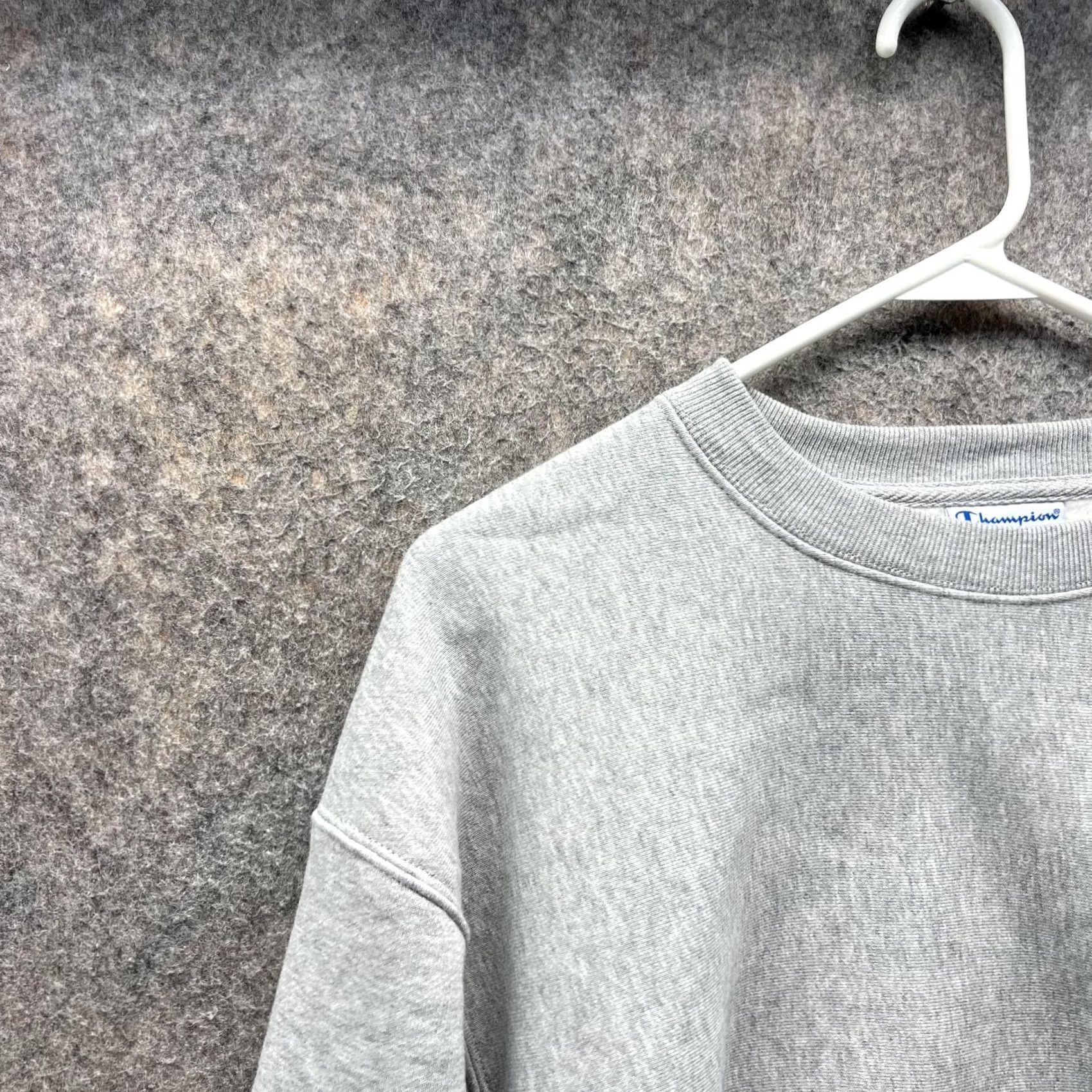 Champion VINTAGE Champion Sweater Women Small Gray Pullover Cropped Reverse Weave Big C Crew Neck Long Sleeve Size S / US 4 / IT 40 - 3 Thumbnail