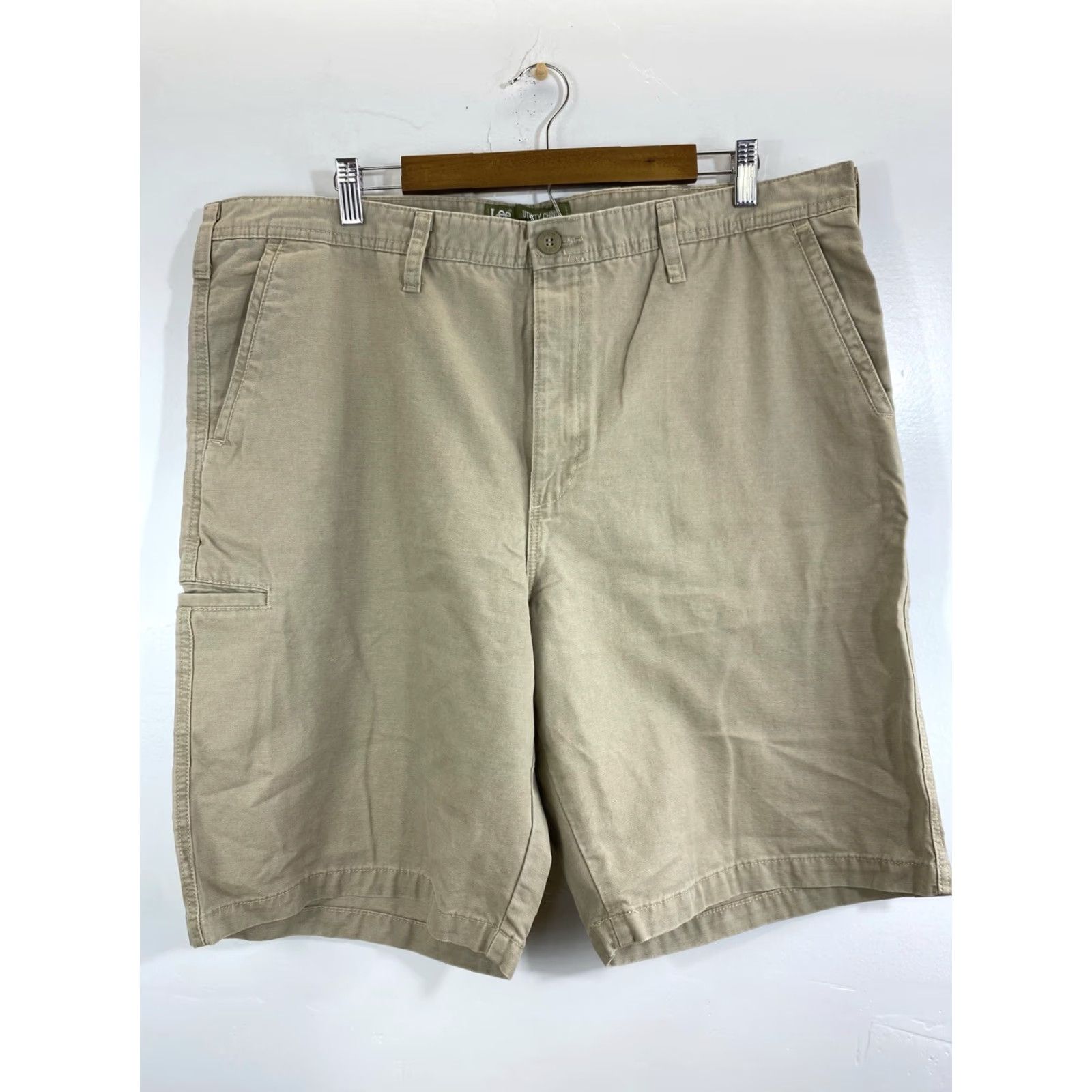 Lee Lee Shorts Chino Straight Fit Mens Beige 40 Regular Flat Front Button Cotton 40 in Waist Size US 40 / EU 56 - 2 Thumbnail