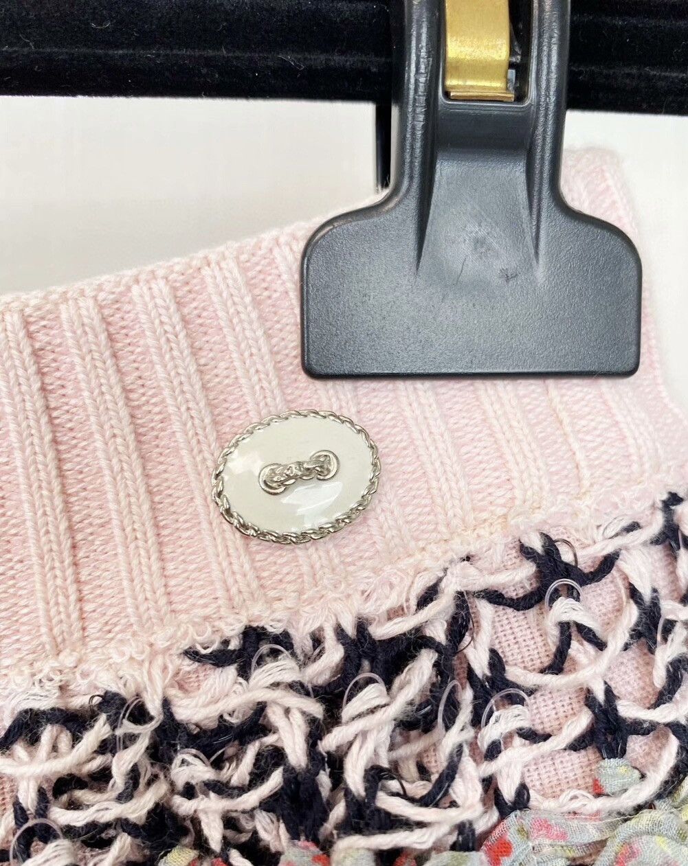 Chanel Chanel hollow-out sweater and skirt set Size S / US 4 / IT 40 - 5 Thumbnail