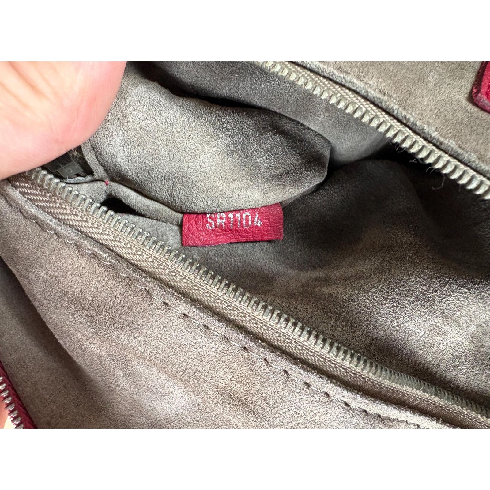 Louis Vuitton Authentic Louis Vuitton Taurillon Parnassea MM Leather Bag Size ONE SIZE - 13 Thumbnail