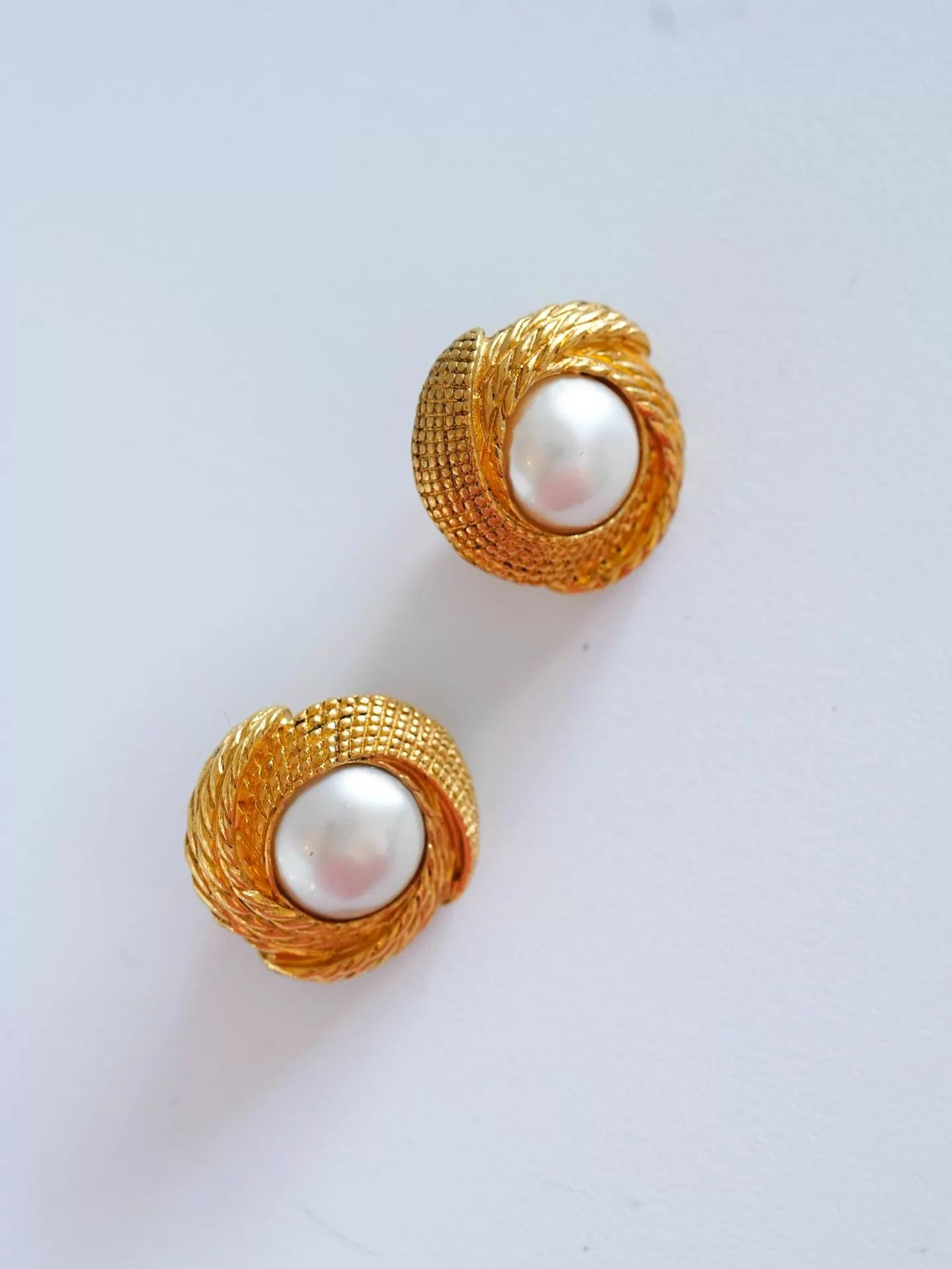 Chanel Chanel Vintage Pearl Wheat Earclips Size ONE SIZE - 3 Thumbnail