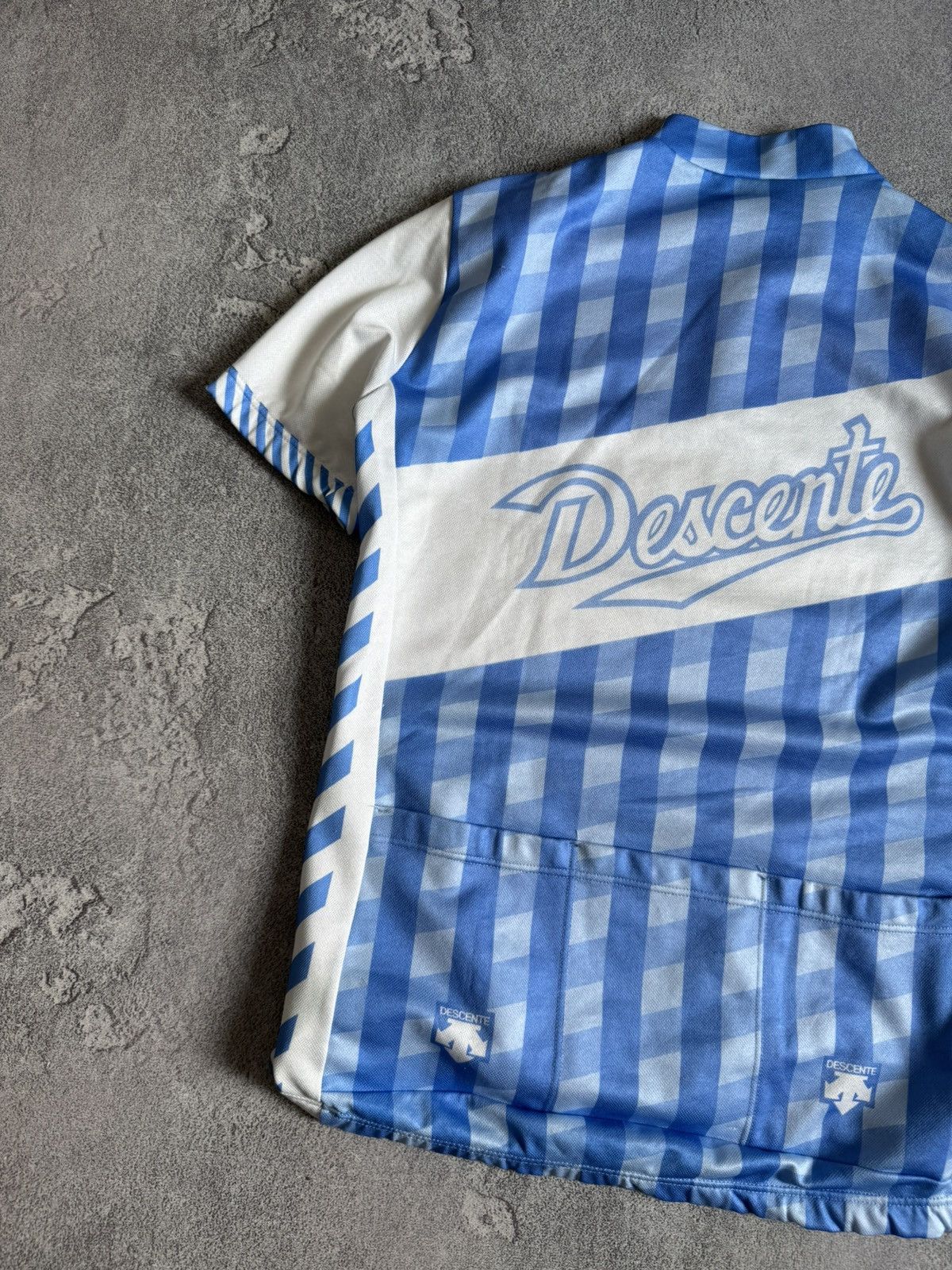 Vintage Descente L all printed vintage cycling jersey tee T-shirt Size US L / EU 52-54 / 3 - 11 Thumbnail