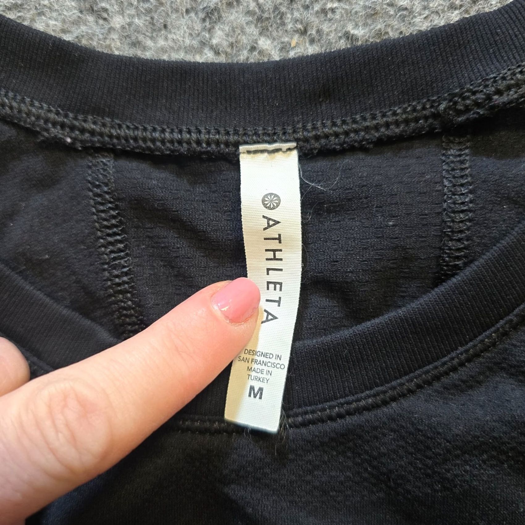 Athleta Athleta Top Womens Size Medium Black Stretch Performance Short Sleeve Athleisure Size XL / US 12-14 / IT 48-50 - 4 Thumbnail