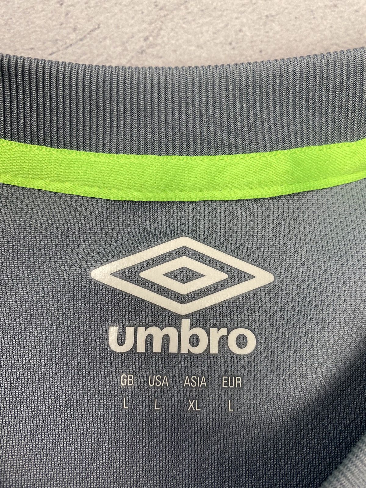 Umbro Umbro Ireland National Football Team Soccer Jersey Size US L / EU 52-54 / 3 - 13 Thumbnail
