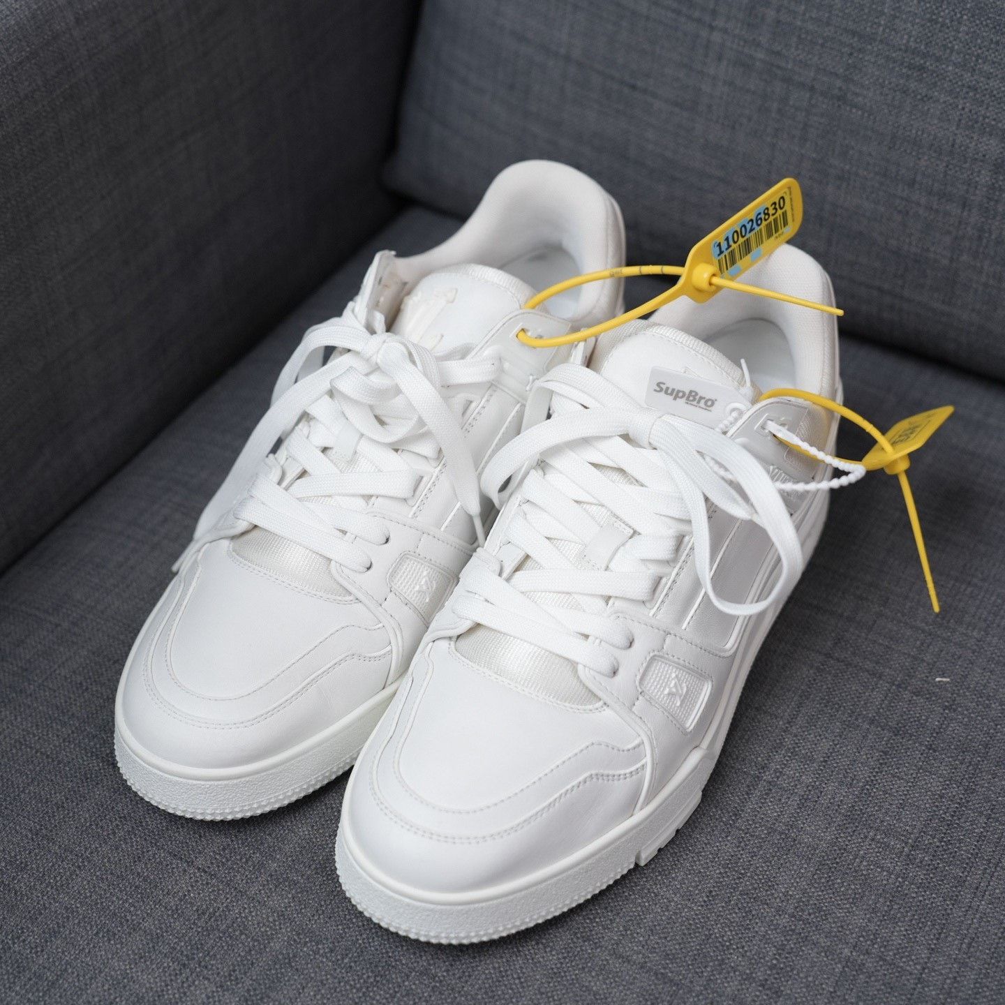 Louis Vuitton Louis Vuitton Training White Lowtop Sneakers 10 Men Size US 10 / EU 43 - 1 Thumbnail