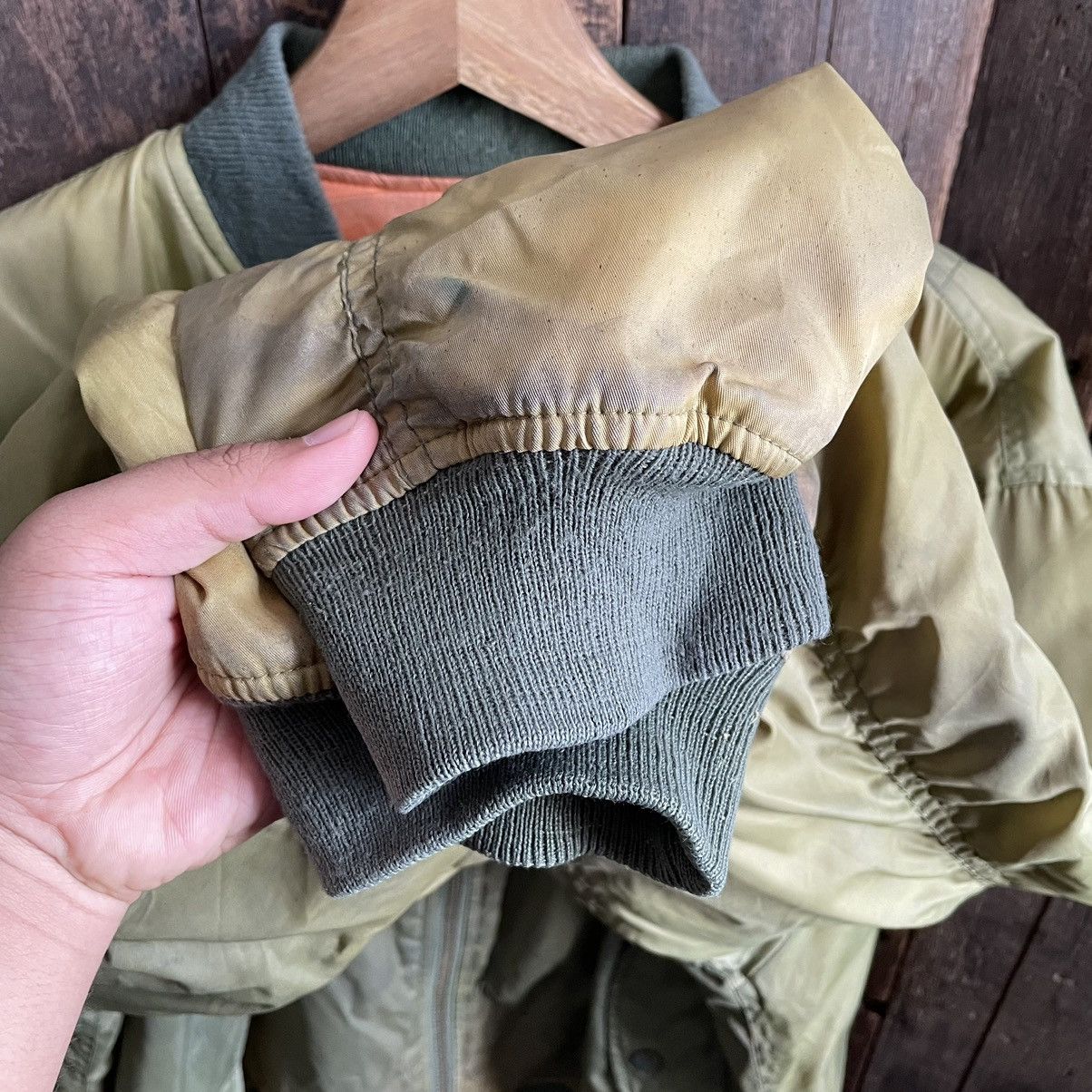 Vintage Vintage Sunfaded Bomber Jacket Size US L / EU 52-54 / 3 - 5 Thumbnail