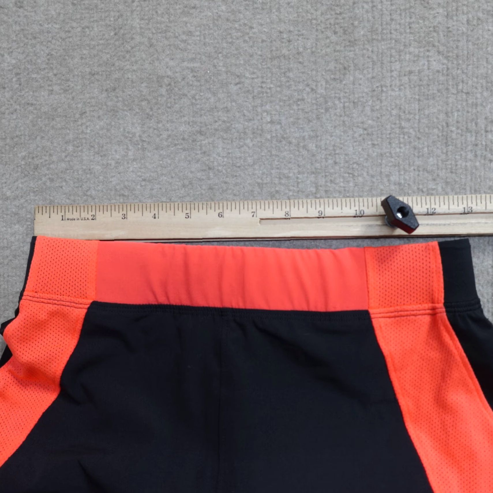 Under Armour Under Armour Womens Shorts Small Black Orange Athletic Speed Pocket 4.5" Inseam Pockets Size 28" / US 6 / IT 42 - 5 Thumbnail