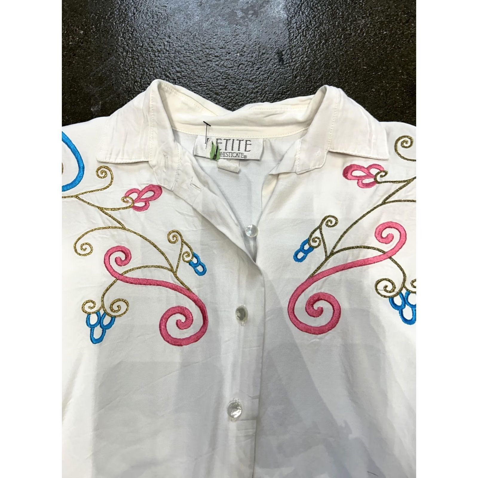 Vintage VINTAGE Petite Sophisticate Shirt Womens Petite Small Embroidered Floral Button Up White Size S / US 4 / IT 40 - 2 Thumbnail