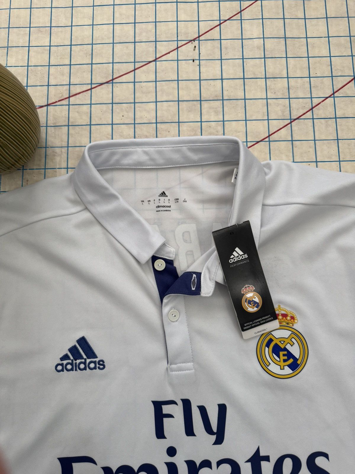Adidas NWT Signed Raphael Varane Jersey White Real Madrid Adidas L Size US L / EU 52-54 / 3 - 9 Thumbnail