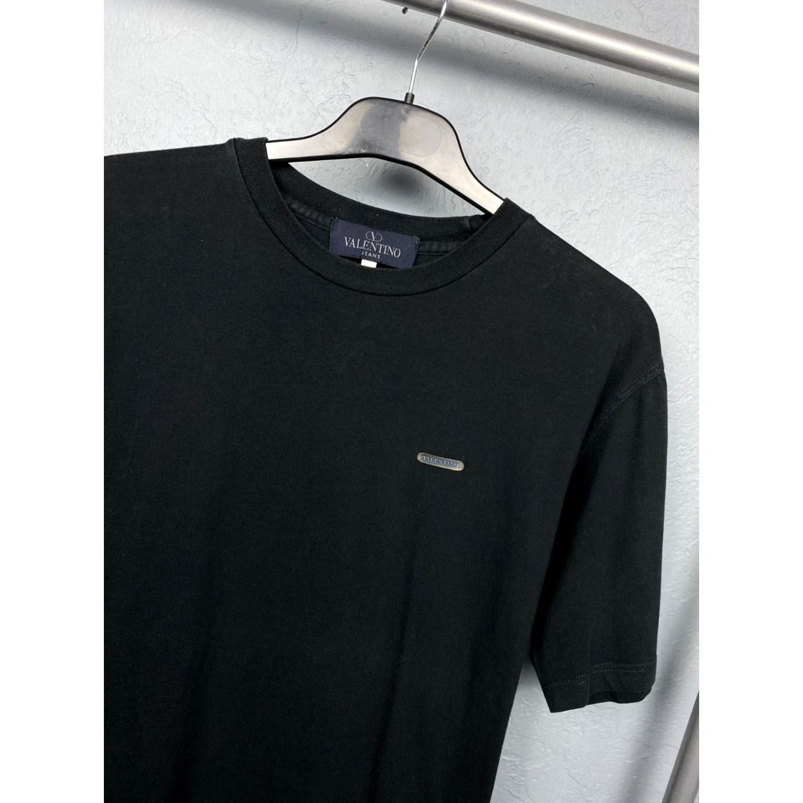 Valentino VINTAGE Valentino Jeans Vintage Mens Crew Neck T-Shirt Size XXL Black Cotton Logo Short Sleeve Crew Neck T-Shirt Mens 2XL Size US XXL / EU 58 / 5 - 2 Thumbnail