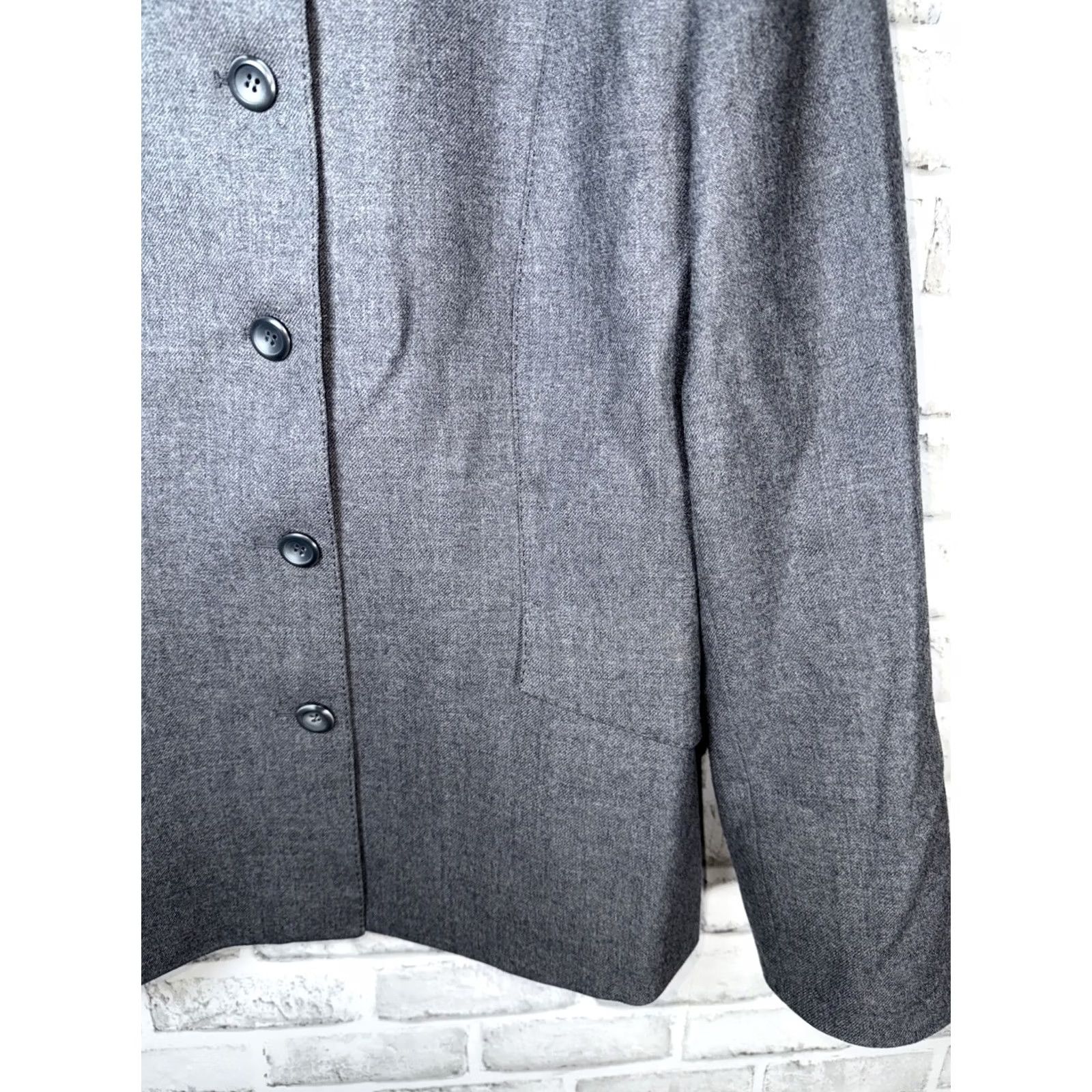 Pendleton Pendleton 100% Wool Gray Button Jacket Womens 10 Jacket Womens Gray 100% Wool Windbreaker Button Closure Regular Size 10 Mens? Womens Size L / US 10 / IT 46 - 4 Thumbnail
