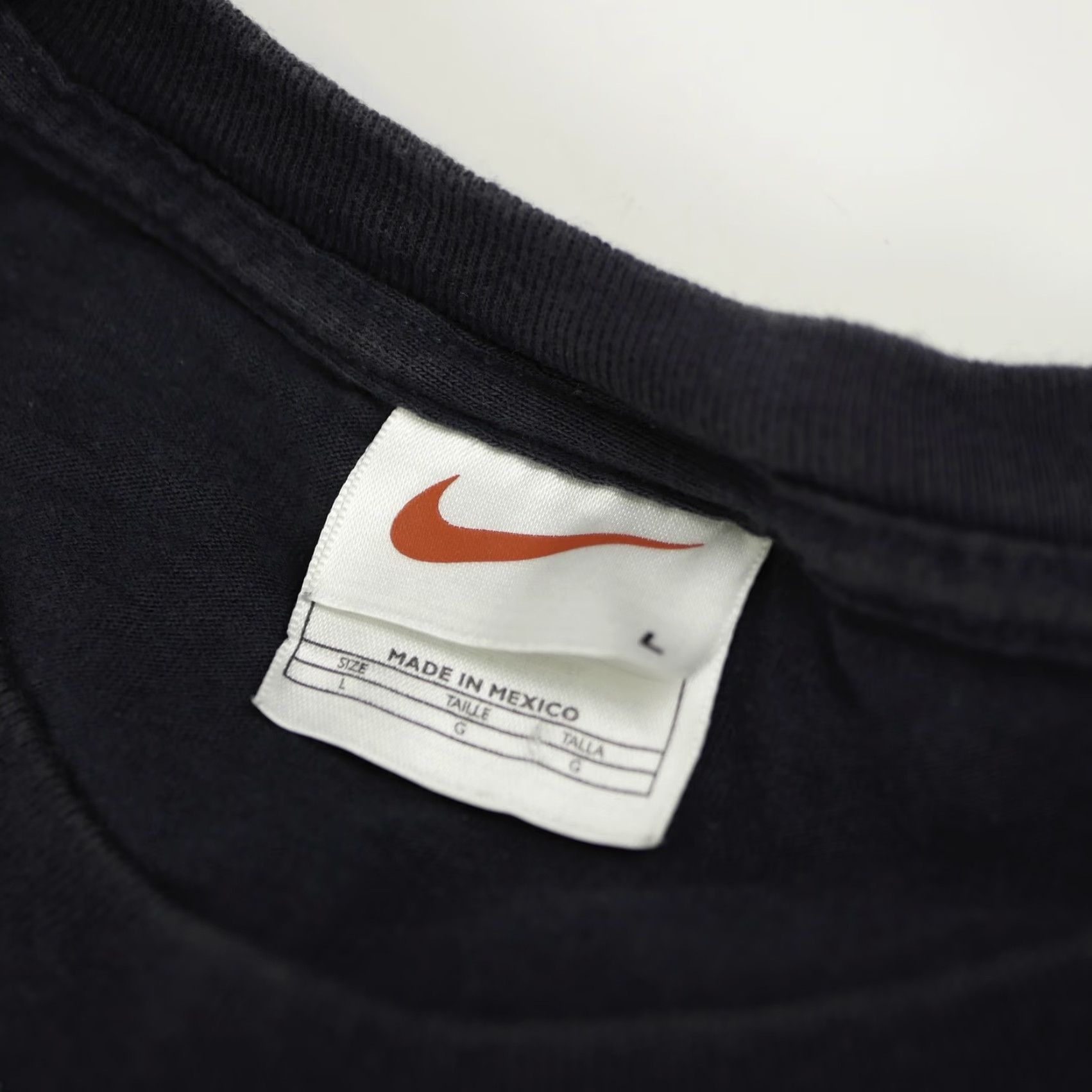 Nike Nike Shirt Mens Large Black Swoosh Logo Athletic Classic Tee T-Shirt Casual Size US L / EU 52-54 / 3 - 3 Thumbnail
