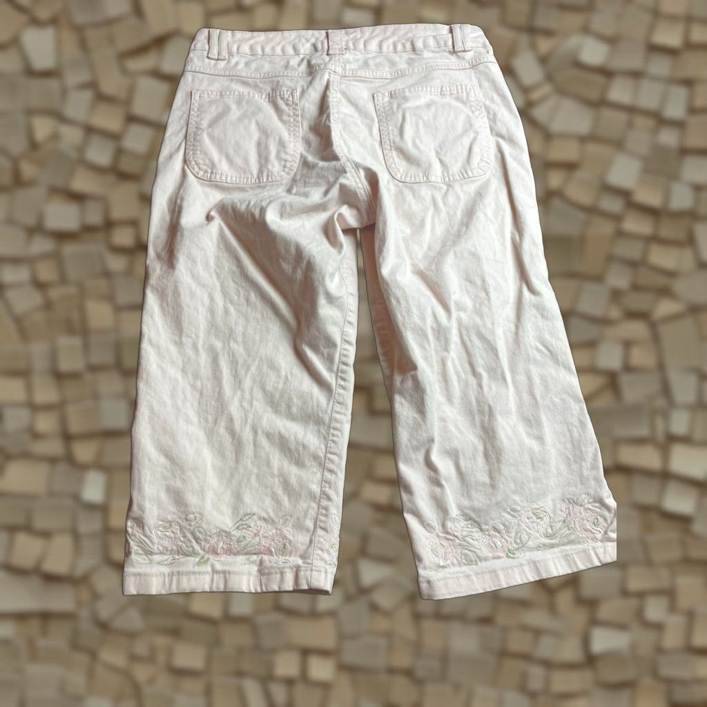 Gloria Vanderbilt Gloria Vanderbilt Pants Women's 10 Pink Embroidered Capri Straight Leg Casual Travel Size 24" / US 00 / IT 34 - 1 Thumbnail