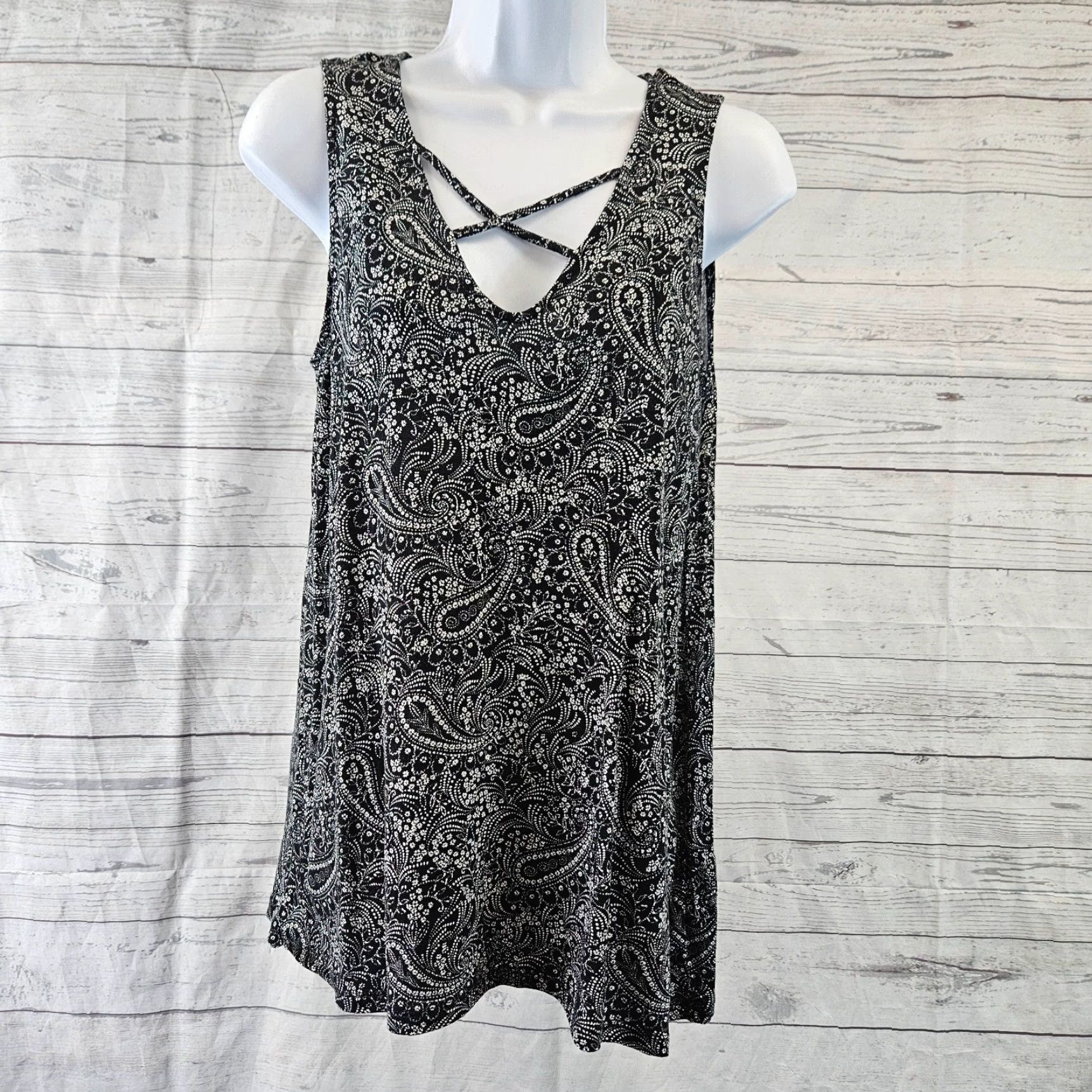 Old Navy Old Navy Womens Tank Top Sz Small Black White Paisley Rayon Scoop Neck Size S / US 4 / IT 40 - 2 Thumbnail