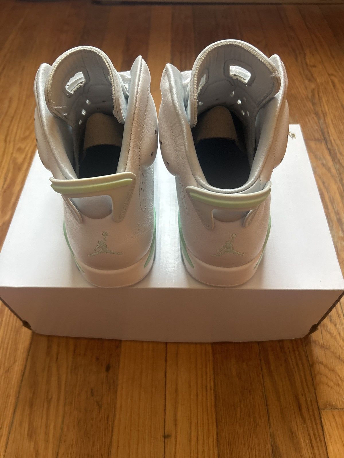 Jordan Brand × Nike Mint foam Jordan 6 Size US 10.5 / EU 43-44 - 5 Thumbnail