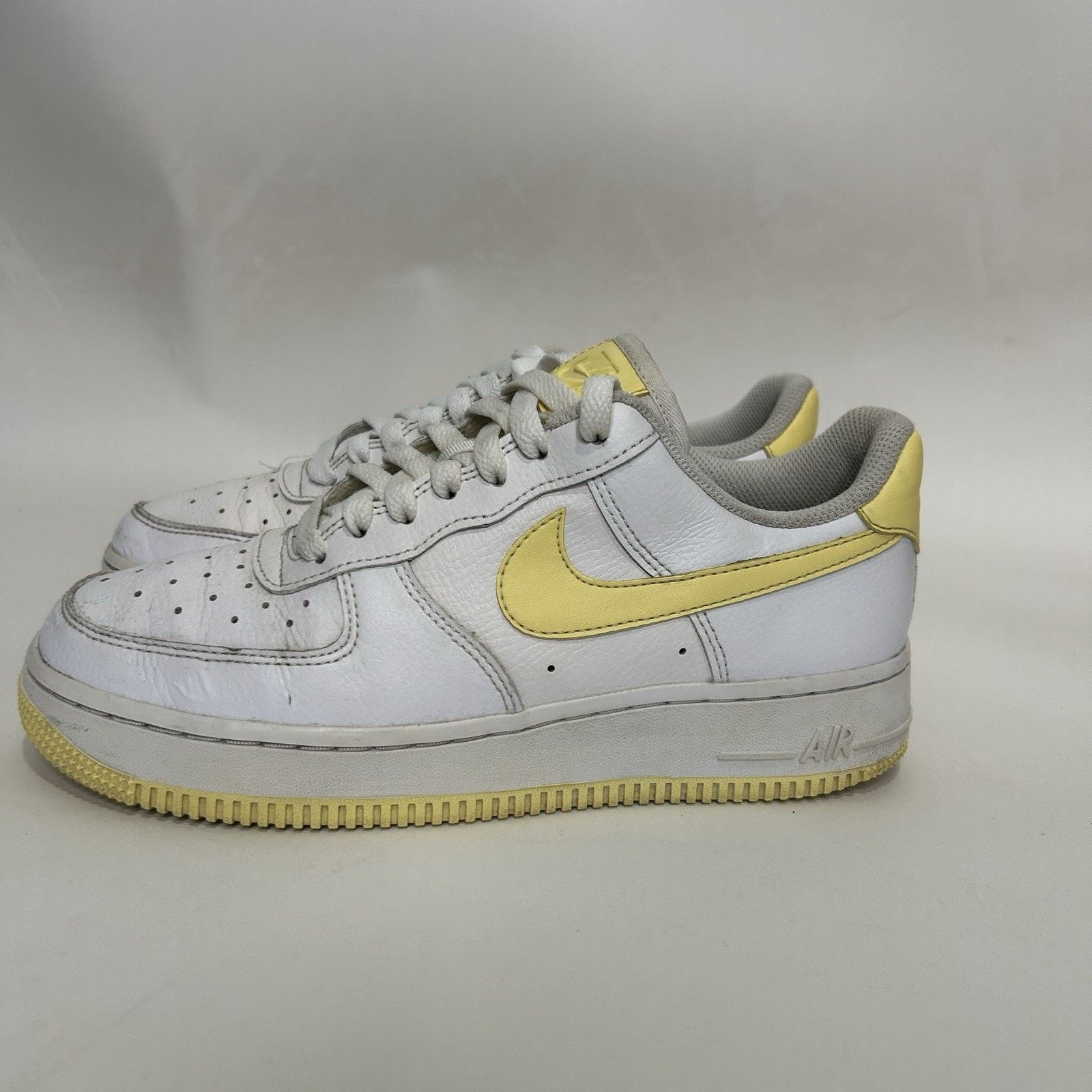 Nike Nike Air Force 1 ‘07 WMNS “Bicycle Yellow White” Size US 7.5 / IT 37.5 - 6 Thumbnail