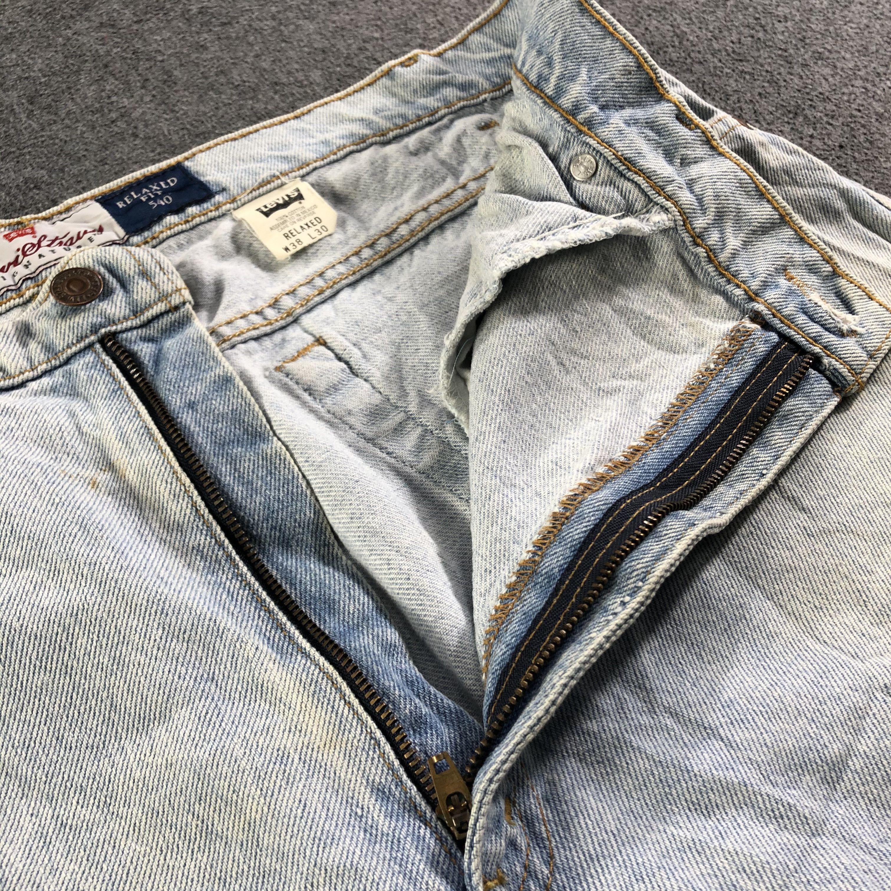Levi's Vintage Light Wash Levis Jeans-J3145 Size US 37 - 7 Thumbnail