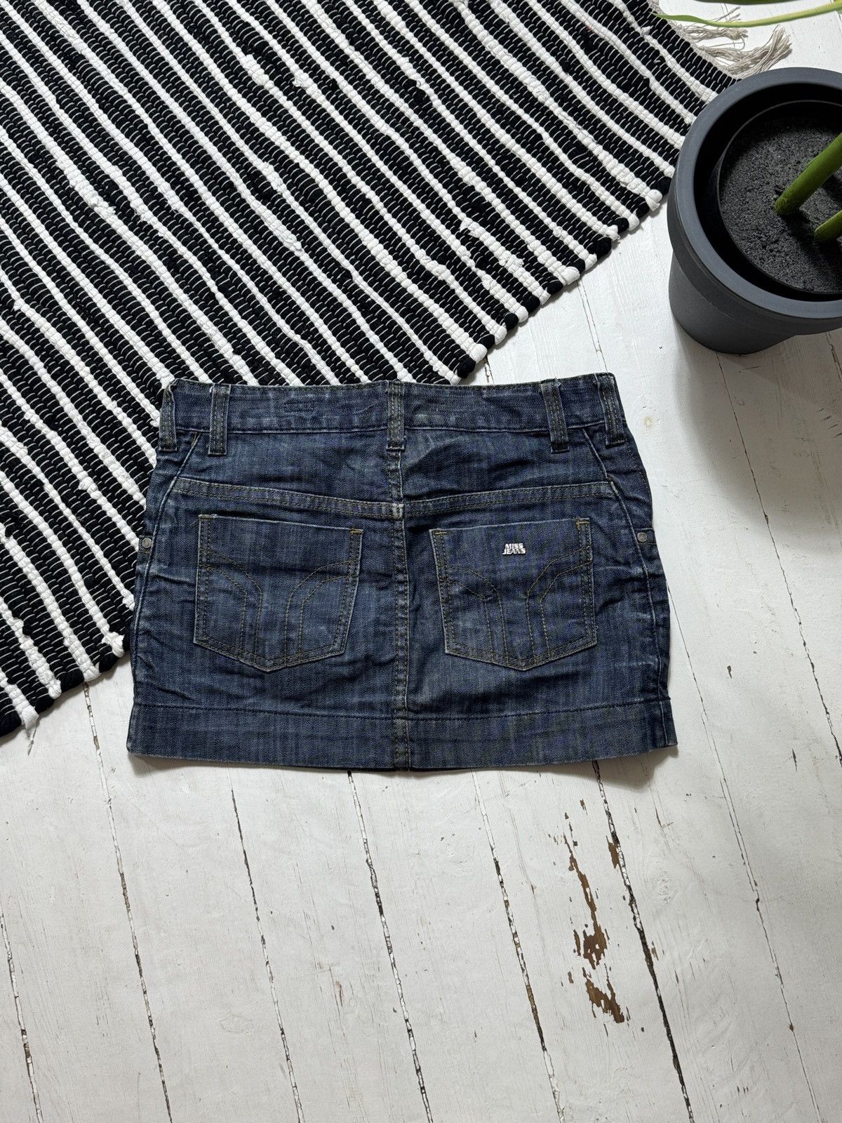 Miss Sixty VINTAGE MISS SIXTY 2000s MINI DENIM SKIRT Size 28" / US 6 / IT 42 - 2 Thumbnail