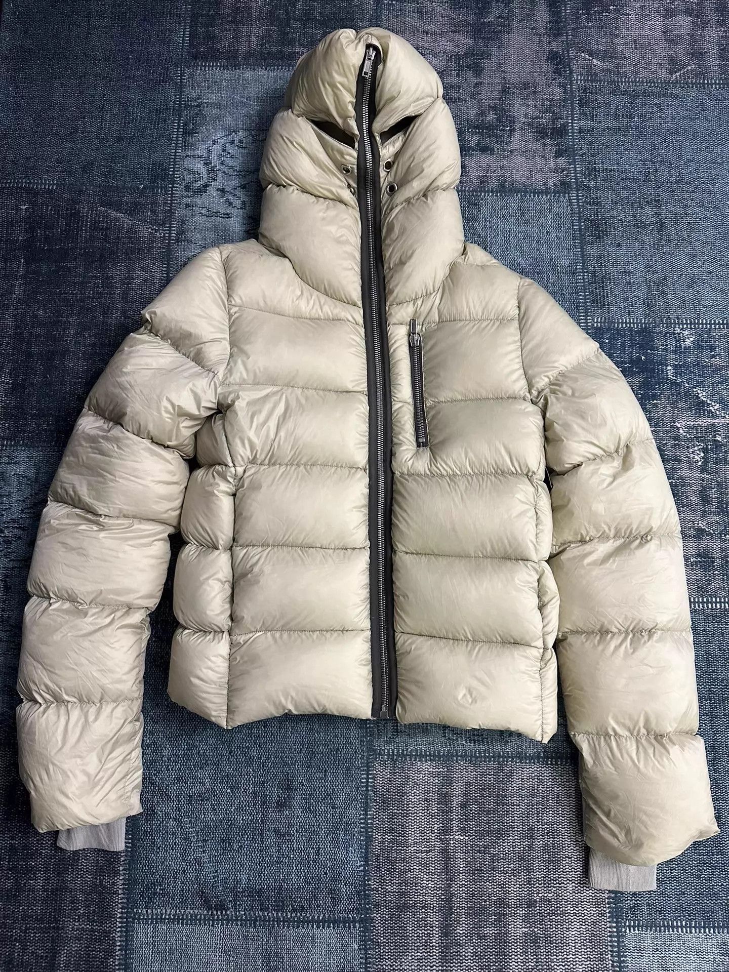 Rick Owens Rick Owens Beige Shark Down Jacket 38 Unisex Near Mint Size XS / US 0-2 / IT 36-38 - 1 Thumbnail