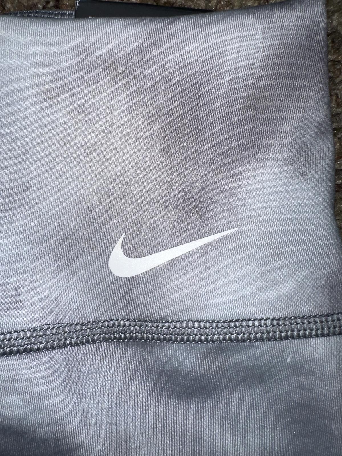 Nike Nike Women's One Icon Mid-Rise Crop High Waisted Tie-Dye Leggings Sample Size 28" / US 6 / IT 42 - 4 Thumbnail