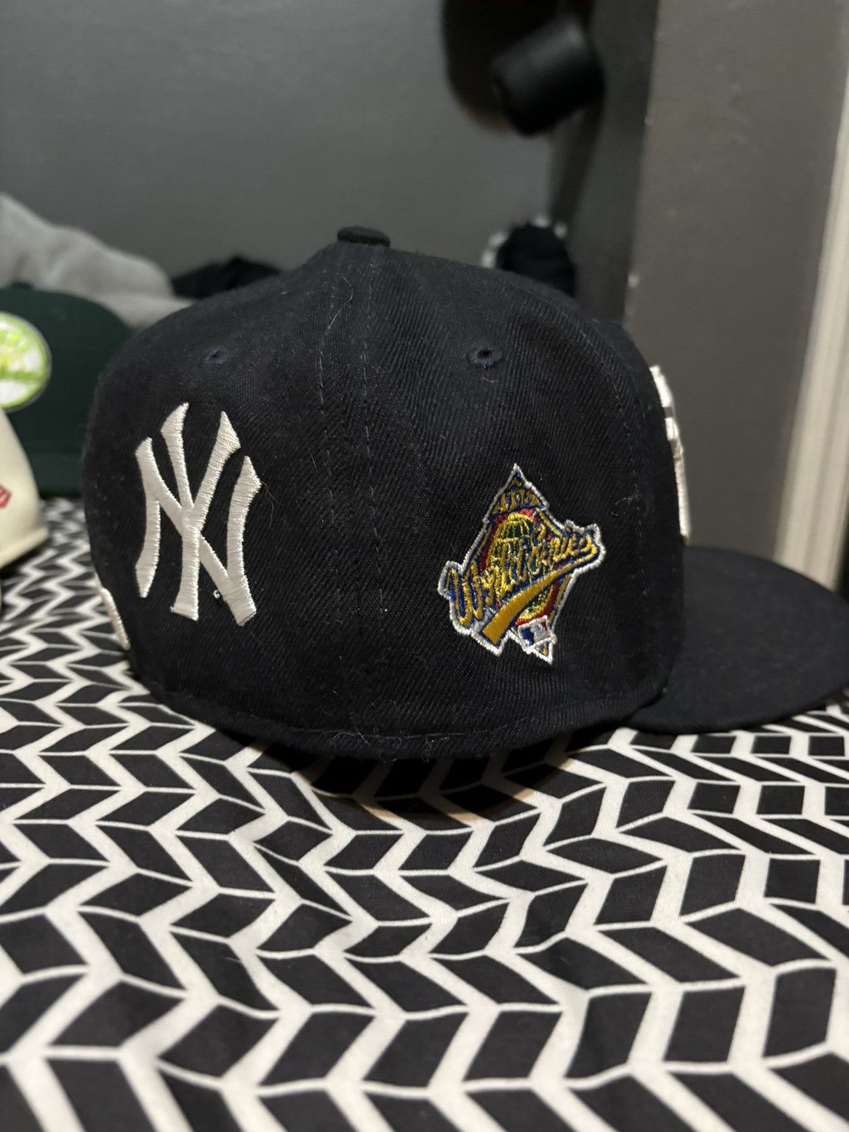 New Era heavily embroidered yankees fitted size 7 Size ONE SIZE - 3 Thumbnail